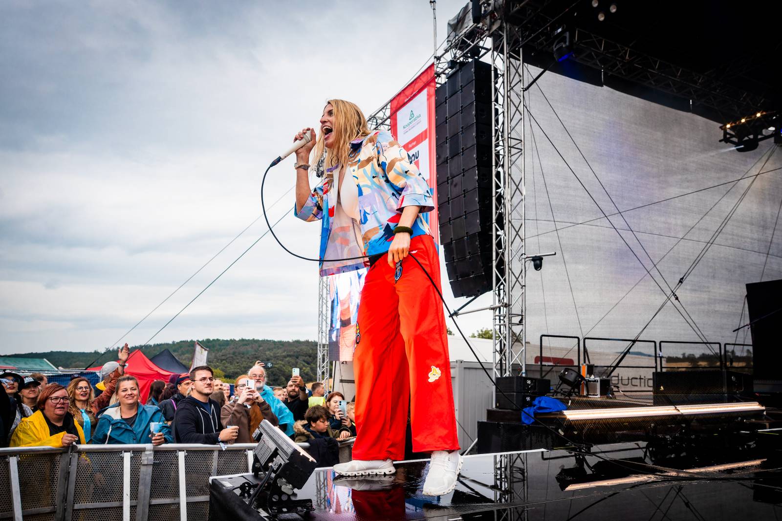 Hrady CZ na Točníku: Druhý den ovládl Kabát, Wanastowi Vjecy vsadili na své hity a překvapení v podobě Lucie 