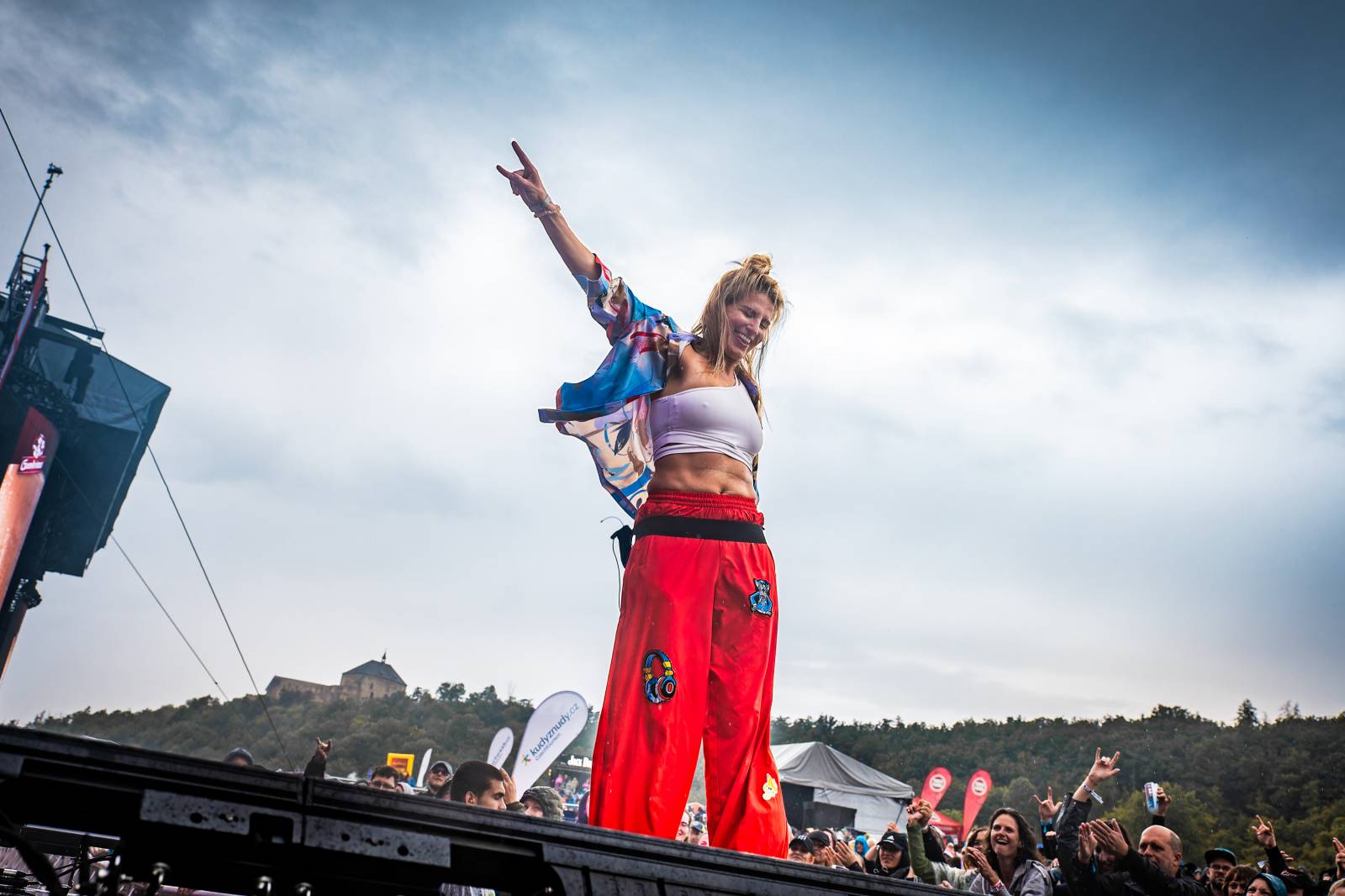 Hrady CZ na Točníku: Druhý den ovládl Kabát, Wanastowi Vjecy vsadili na své hity a překvapení v podobě Lucie 