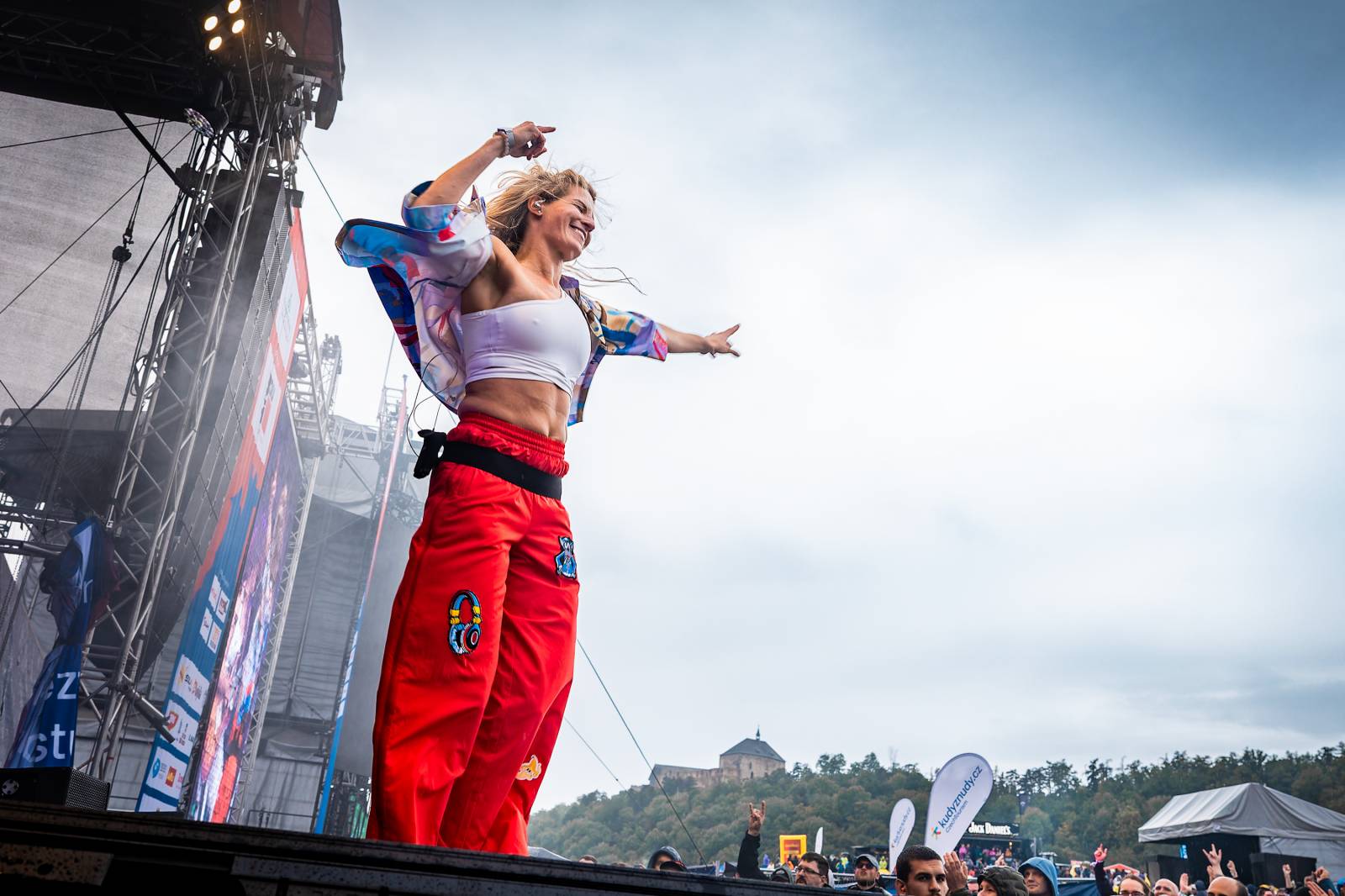 Hrady CZ na Točníku: Druhý den ovládl Kabát, Wanastowi Vjecy vsadili na své hity a překvapení v podobě Lucie 