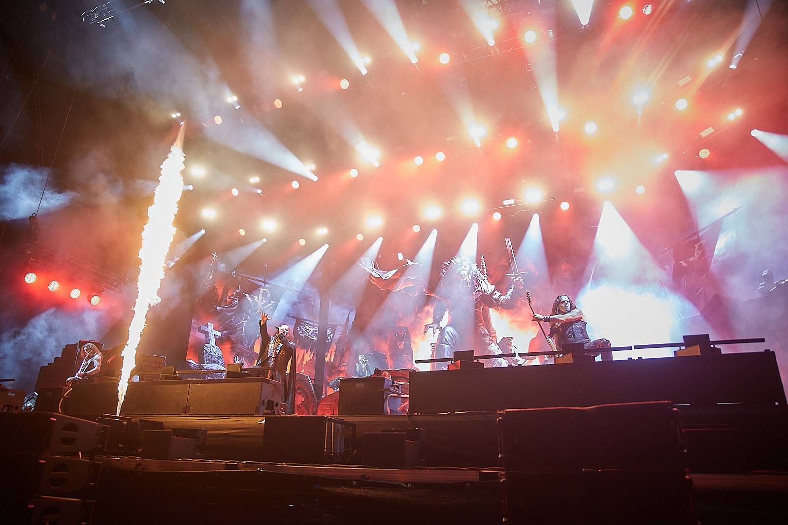 Masters of Rock, den čtvrtý: Ohnivé finále Powerwolf, skandování The HU a skákání s Korpiklaani