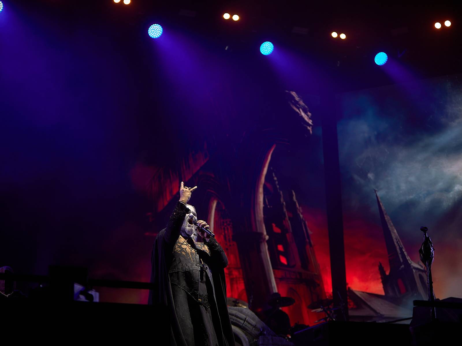 Masters of Rock, den čtvrtý: Ohnivé finále Powerwolf, skandování The HU a skákání s Korpiklaani