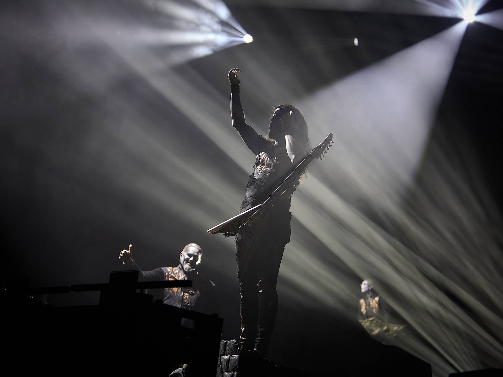 Masters of Rock, den čtvrtý: Ohnivé finále Powerwolf, skandování The HU a skákání s Korpiklaani