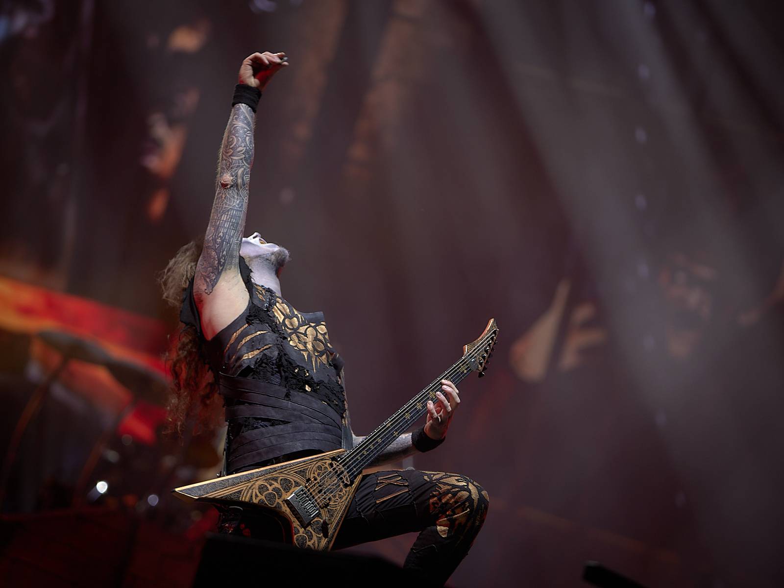 Masters of Rock, den čtvrtý: Ohnivé finále Powerwolf, skandování The HU a skákání s Korpiklaani