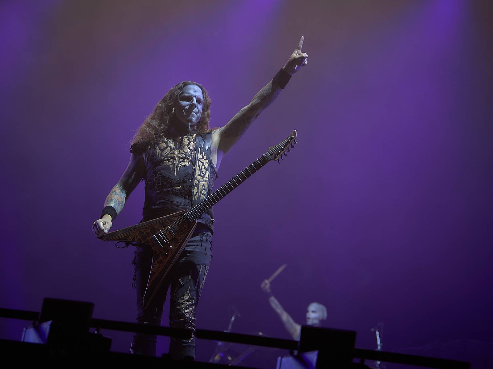 Masters of Rock, den čtvrtý: Ohnivé finále Powerwolf, skandování The HU a skákání s Korpiklaani