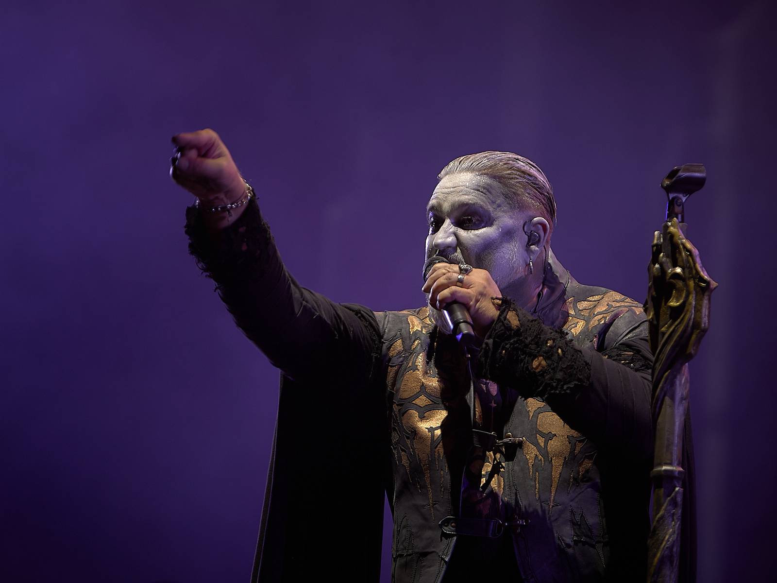 Masters of Rock, den čtvrtý: Ohnivé finále Powerwolf, skandování The HU a skákání s Korpiklaani