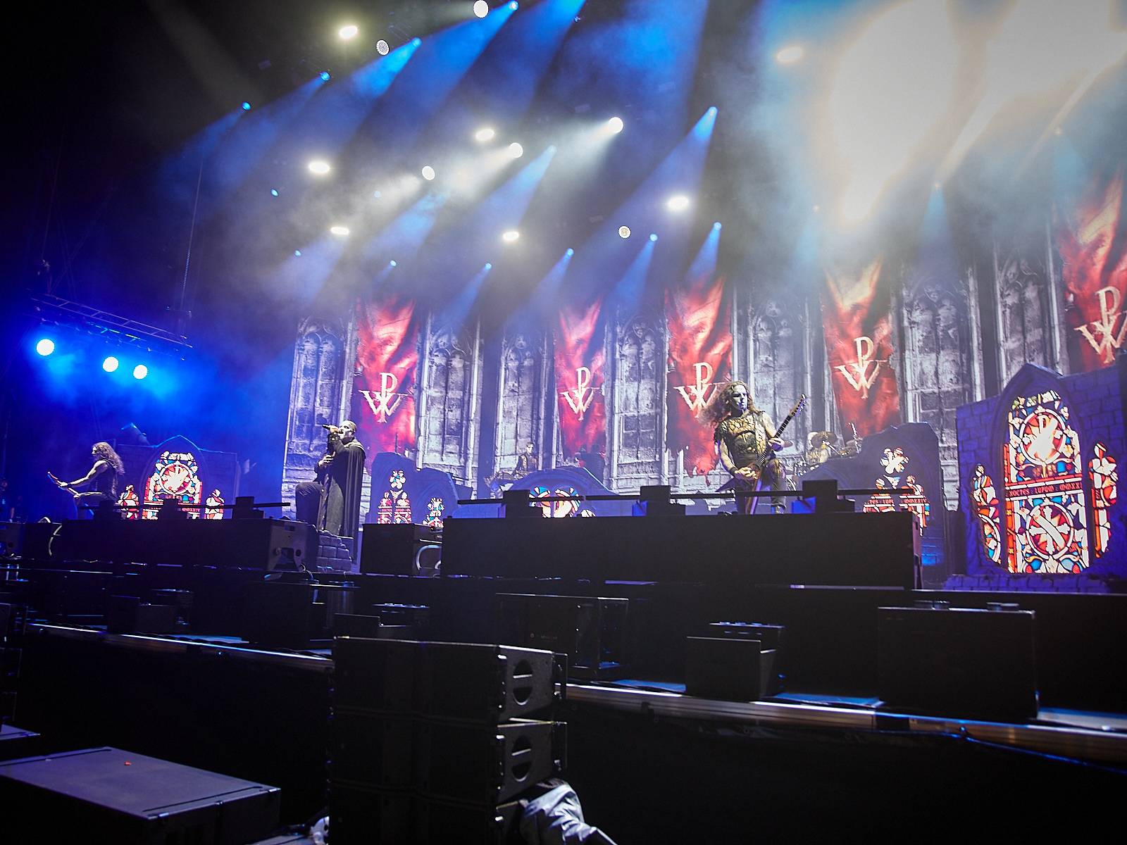 Masters of Rock, den čtvrtý: Ohnivé finále Powerwolf, skandování The HU a skákání s Korpiklaani