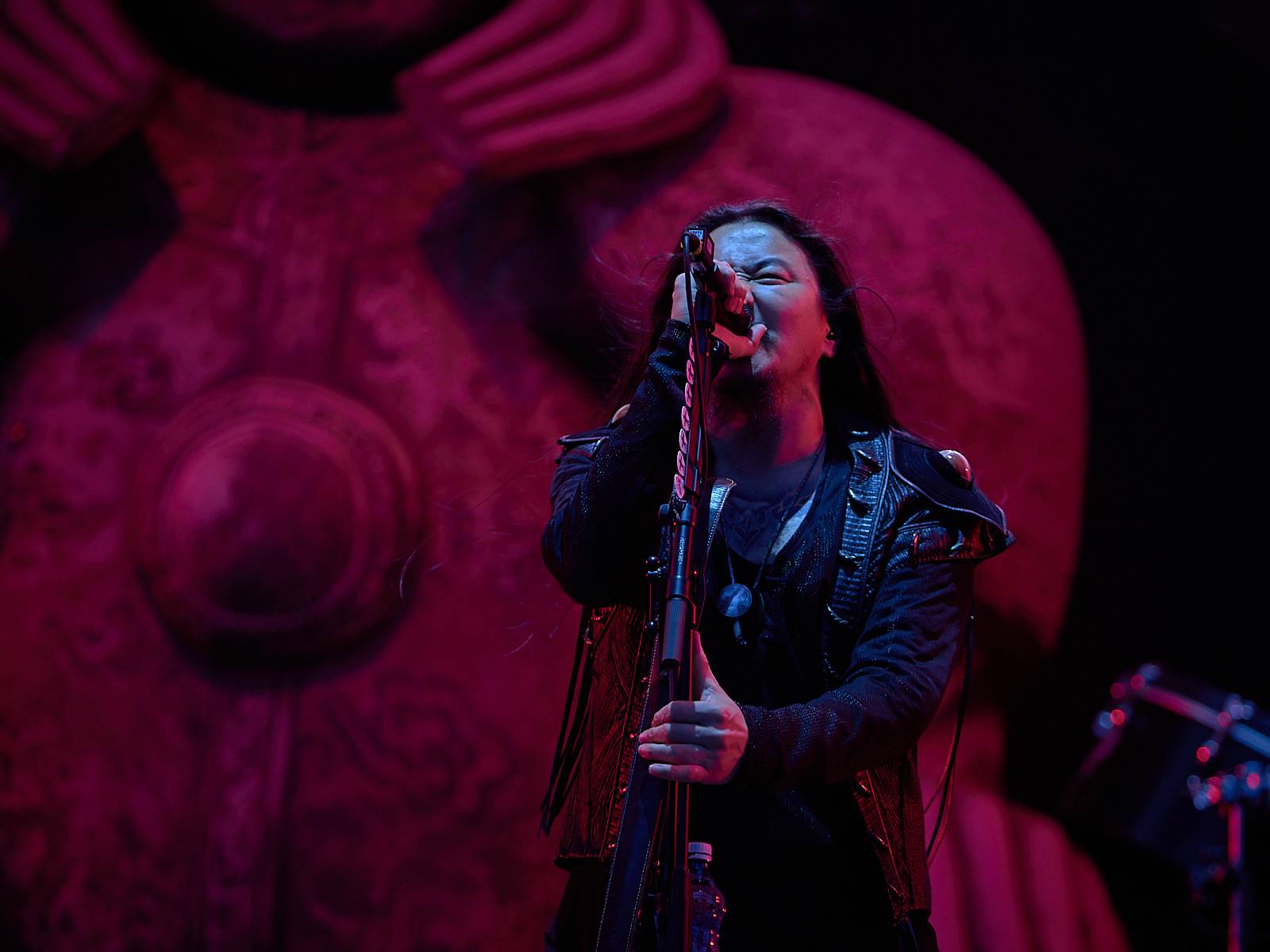 Masters of Rock, den čtvrtý: Ohnivé finále Powerwolf, skandování The HU a skákání s Korpiklaani