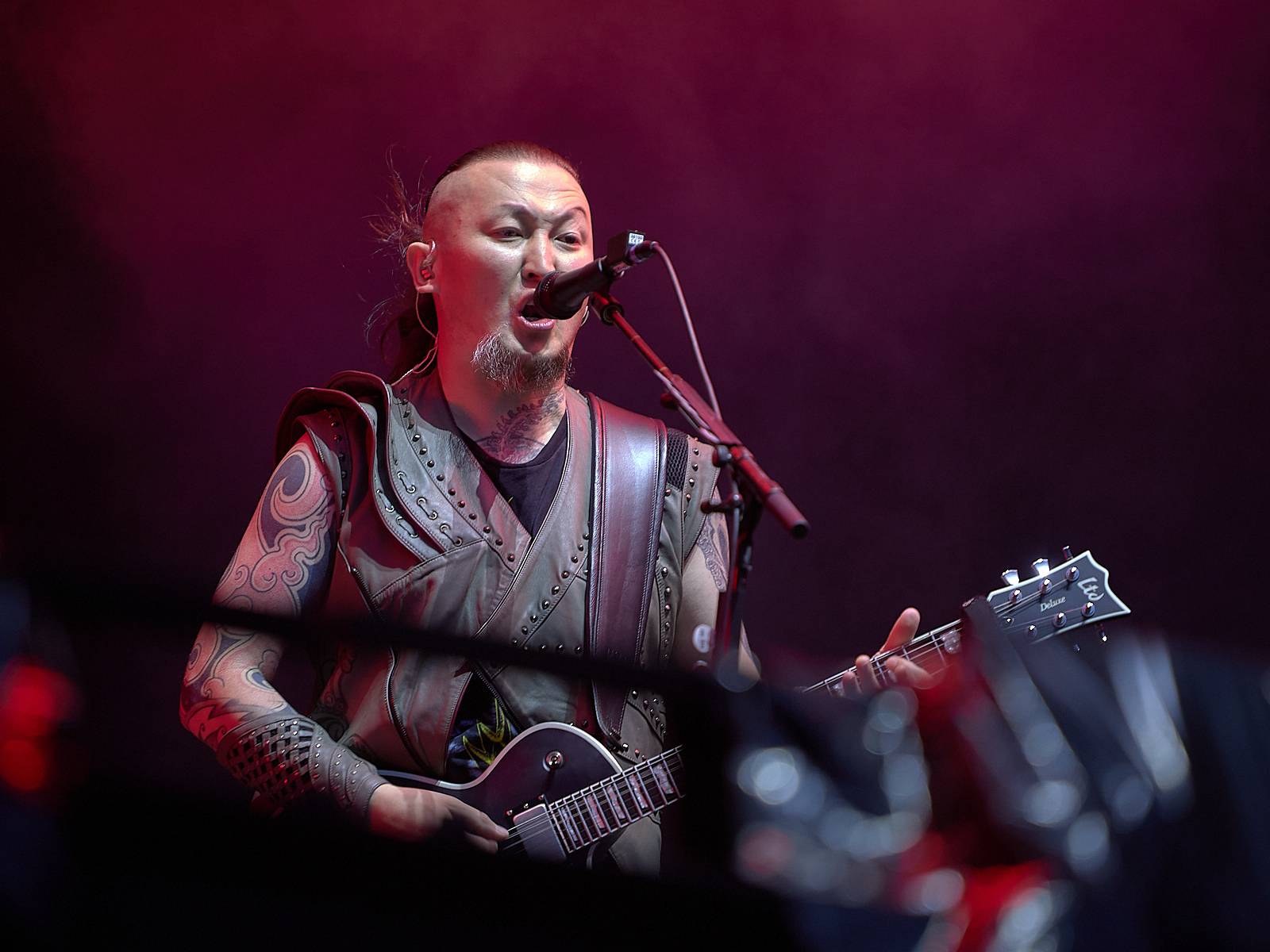 Masters of Rock, den čtvrtý: Ohnivé finále Powerwolf, skandování The HU a skákání s Korpiklaani