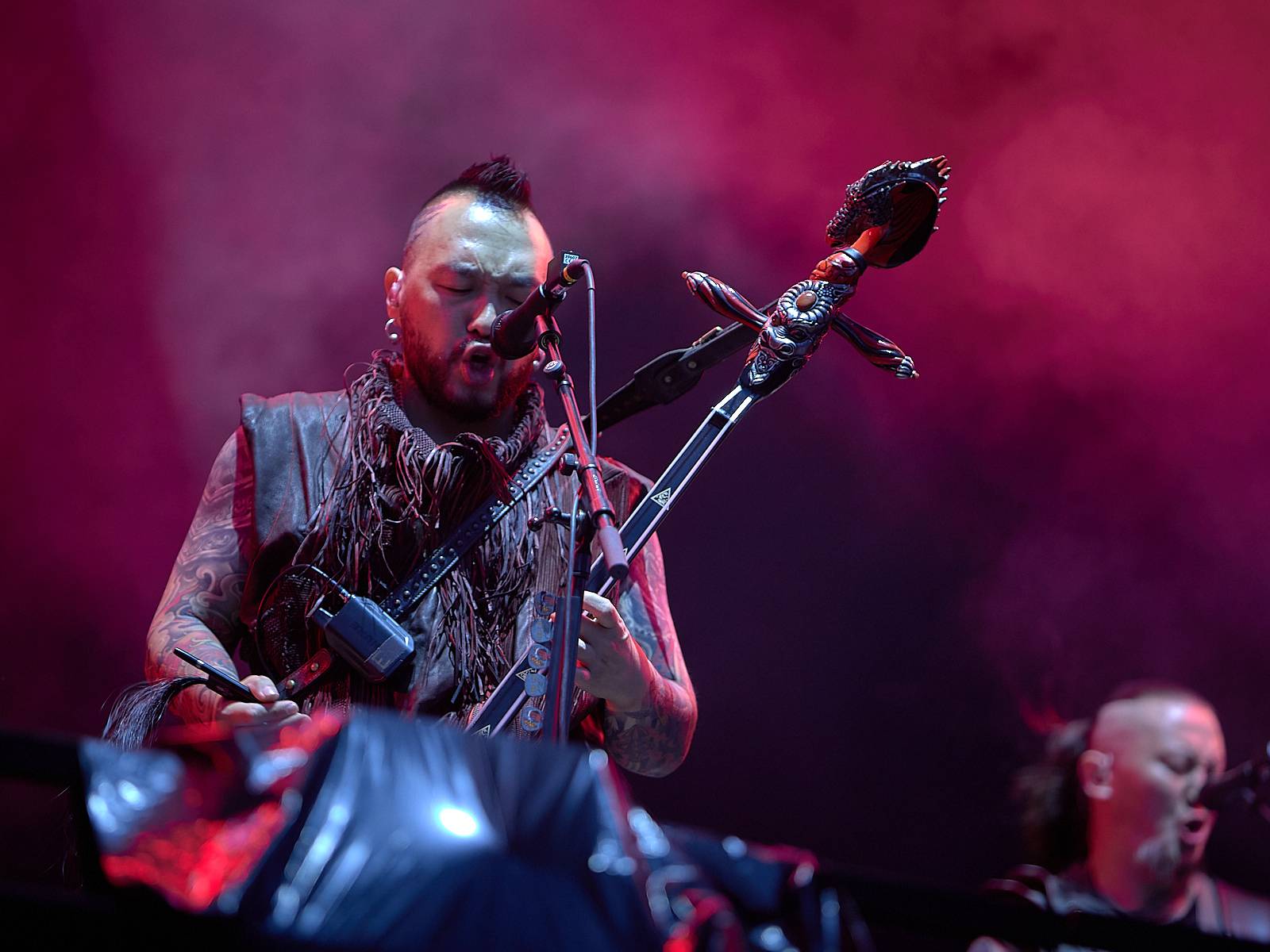 Masters of Rock, den čtvrtý: Ohnivé finále Powerwolf, skandování The HU a skákání s Korpiklaani