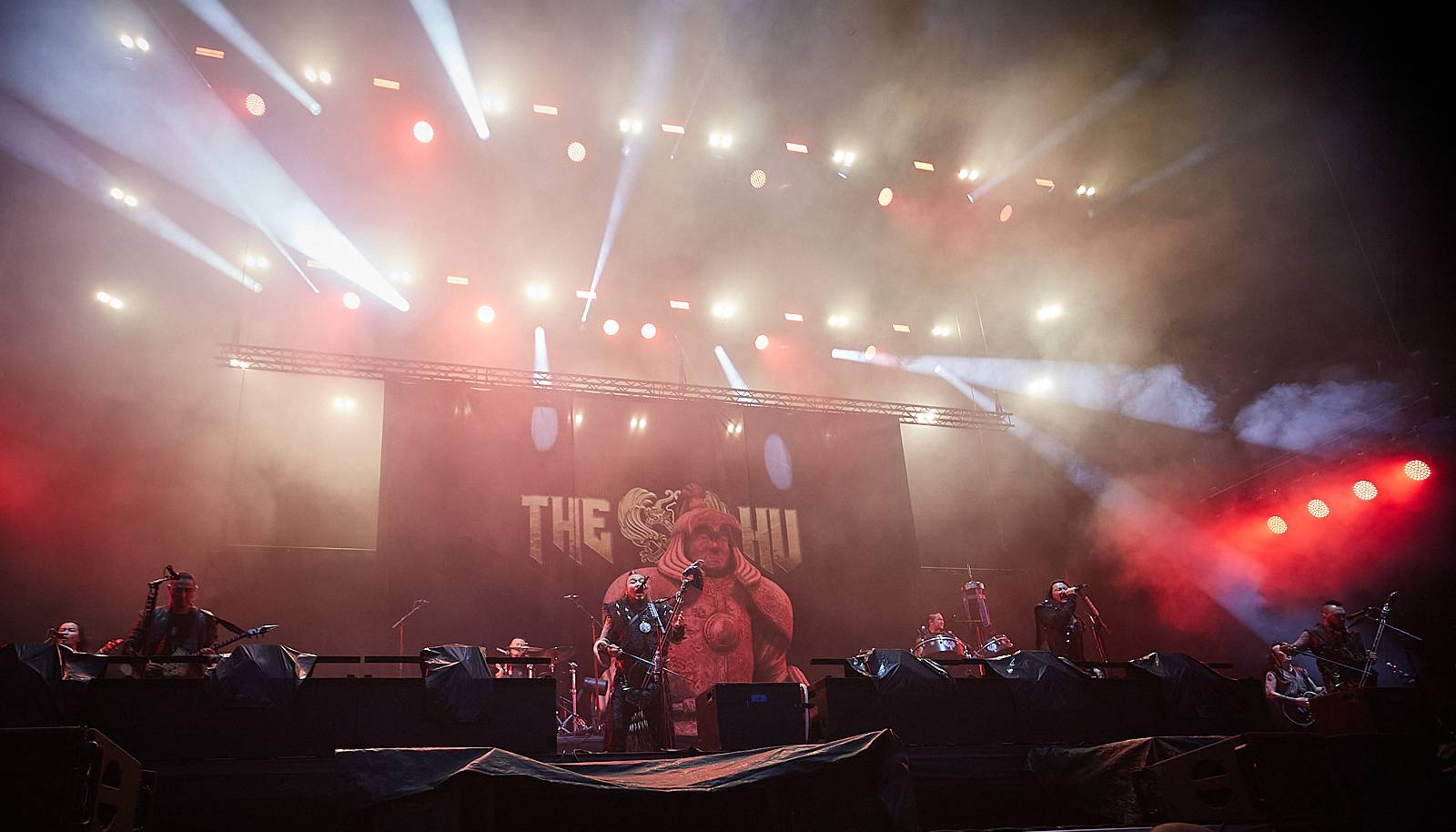 Masters of Rock, den čtvrtý: Ohnivé finále Powerwolf, skandování The HU a skákání s Korpiklaani