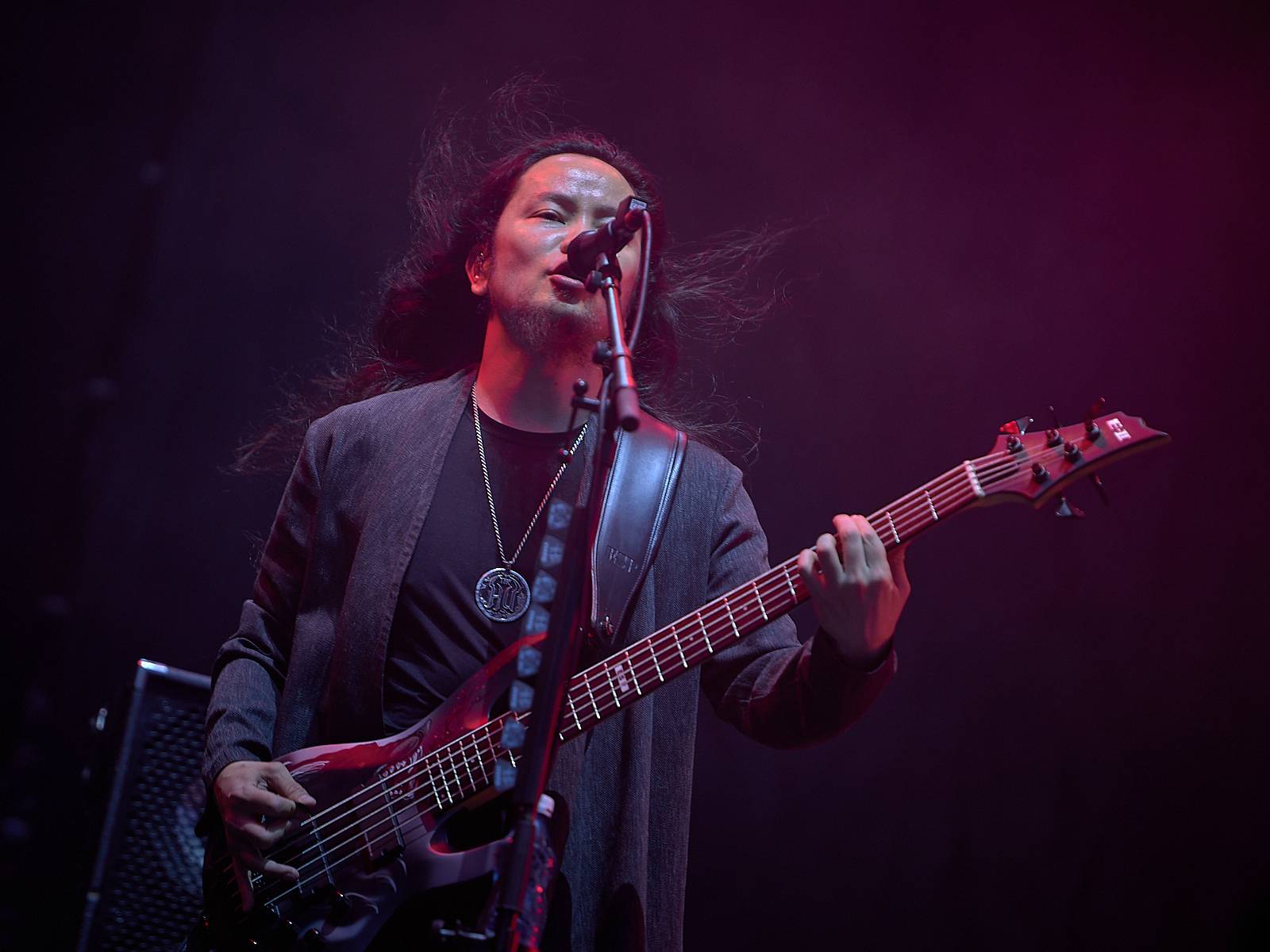 Masters of Rock, den čtvrtý: Ohnivé finále Powerwolf, skandování The HU a skákání s Korpiklaani