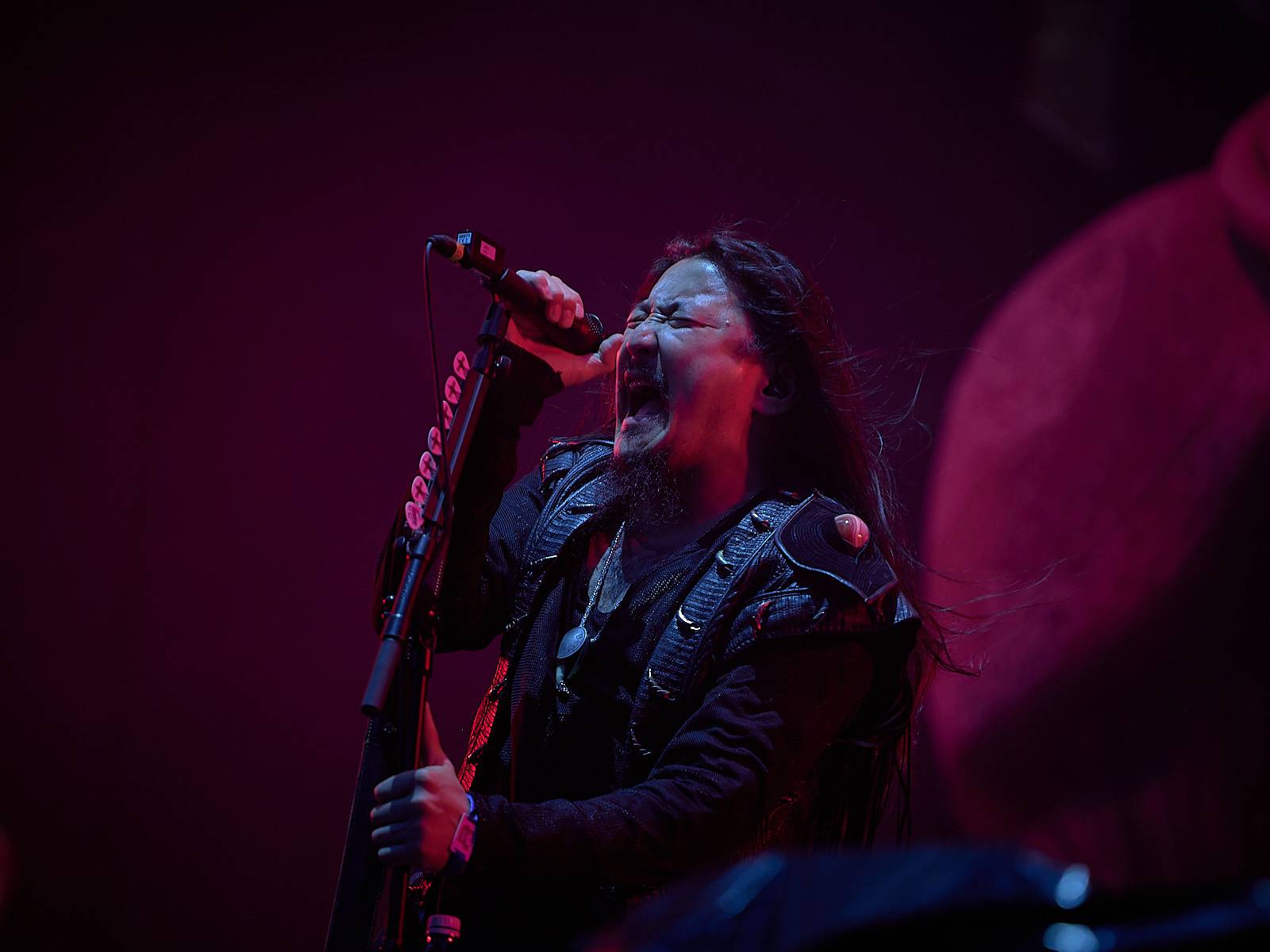 Masters of Rock, den čtvrtý: Ohnivé finále Powerwolf, skandování The HU a skákání s Korpiklaani