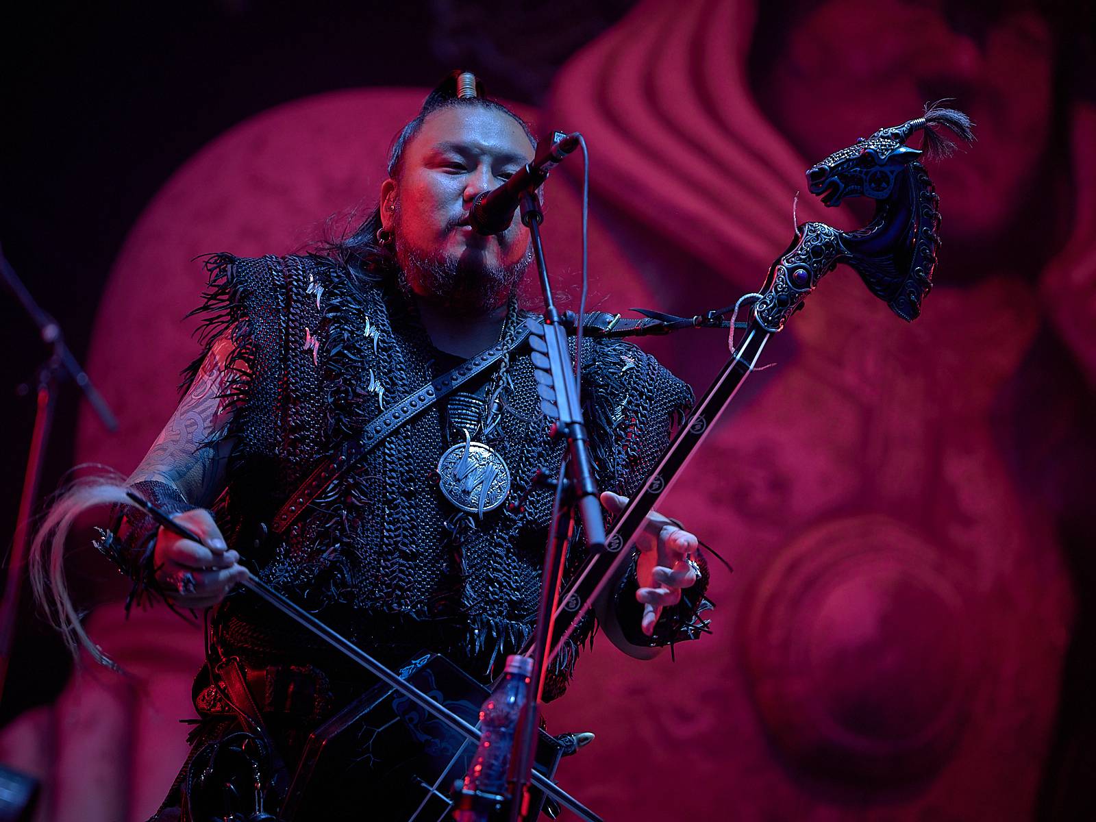 Masters of Rock, den čtvrtý: Ohnivé finále Powerwolf, skandování The HU a skákání s Korpiklaani