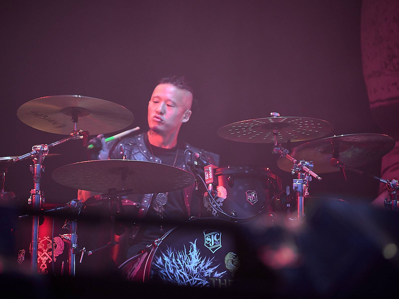 Masters of Rock, den čtvrtý: Ohnivé finále Powerwolf, skandování The HU a skákání s Korpiklaani