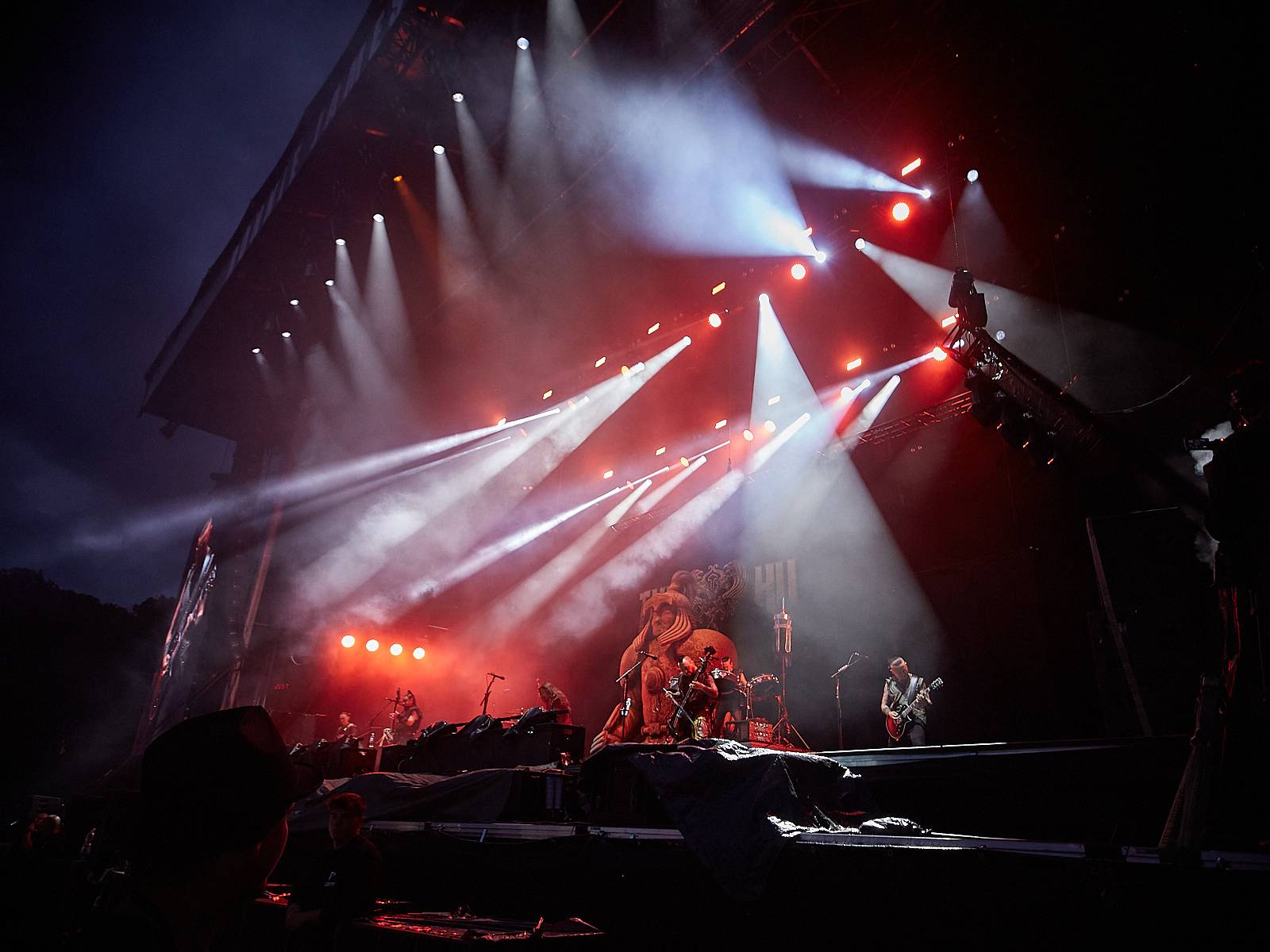 Masters of Rock, den čtvrtý: Ohnivé finále Powerwolf, skandování The HU a skákání s Korpiklaani