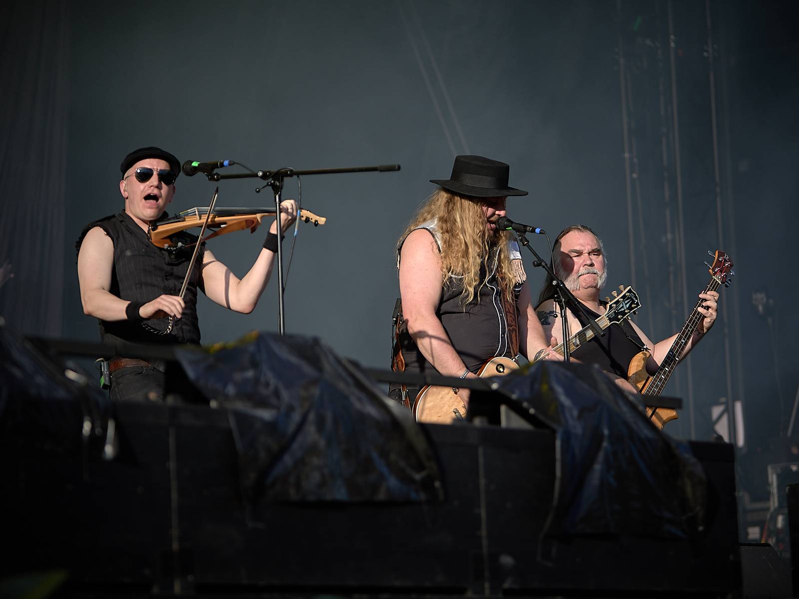 Masters of Rock, den čtvrtý: Ohnivé finále Powerwolf, skandování The HU a skákání s Korpiklaani