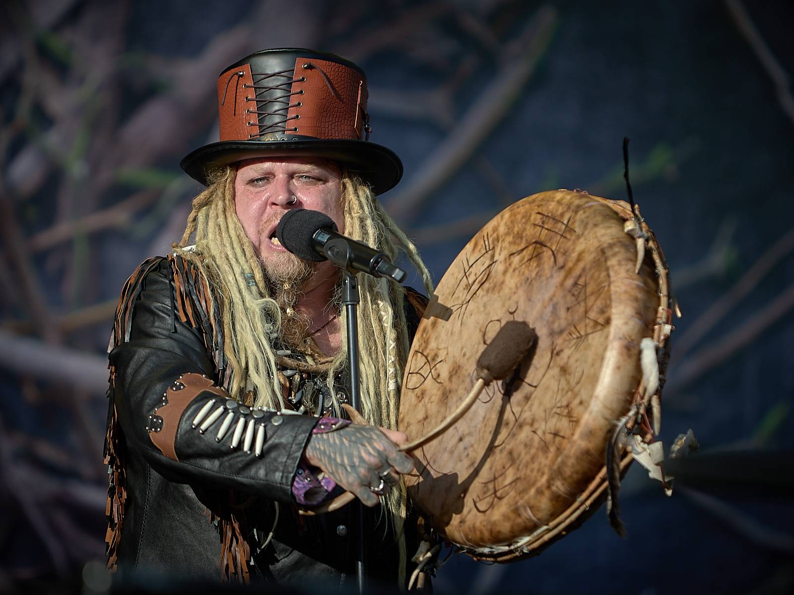 Masters of Rock, den čtvrtý: Ohnivé finále Powerwolf, skandování The HU a skákání s Korpiklaani