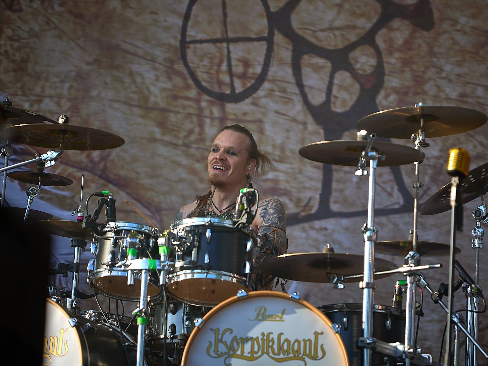 Masters of Rock, den čtvrtý: Ohnivé finále Powerwolf, skandování The HU a skákání s Korpiklaani