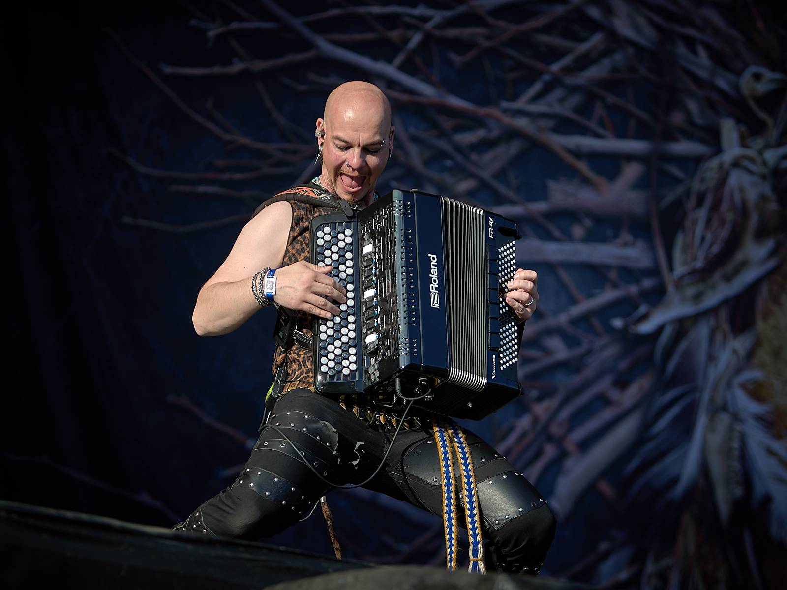 Masters of Rock, den čtvrtý: Ohnivé finále Powerwolf, skandování The HU a skákání s Korpiklaani