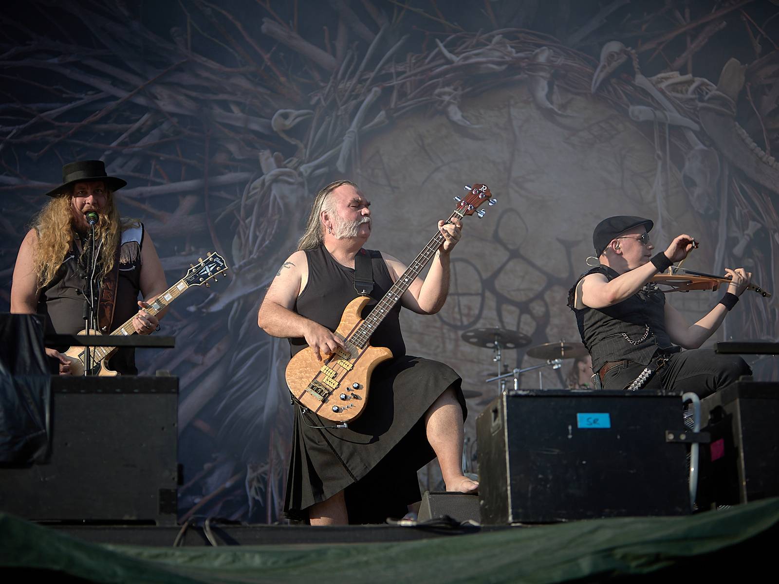 Masters of Rock, den čtvrtý: Ohnivé finále Powerwolf, skandování The HU a skákání s Korpiklaani