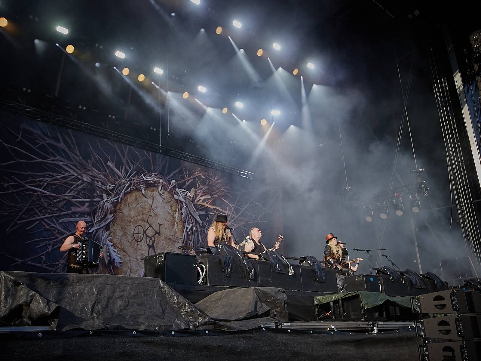 Masters of Rock, den čtvrtý: Ohnivé finále Powerwolf, skandování The HU a skákání s Korpiklaani