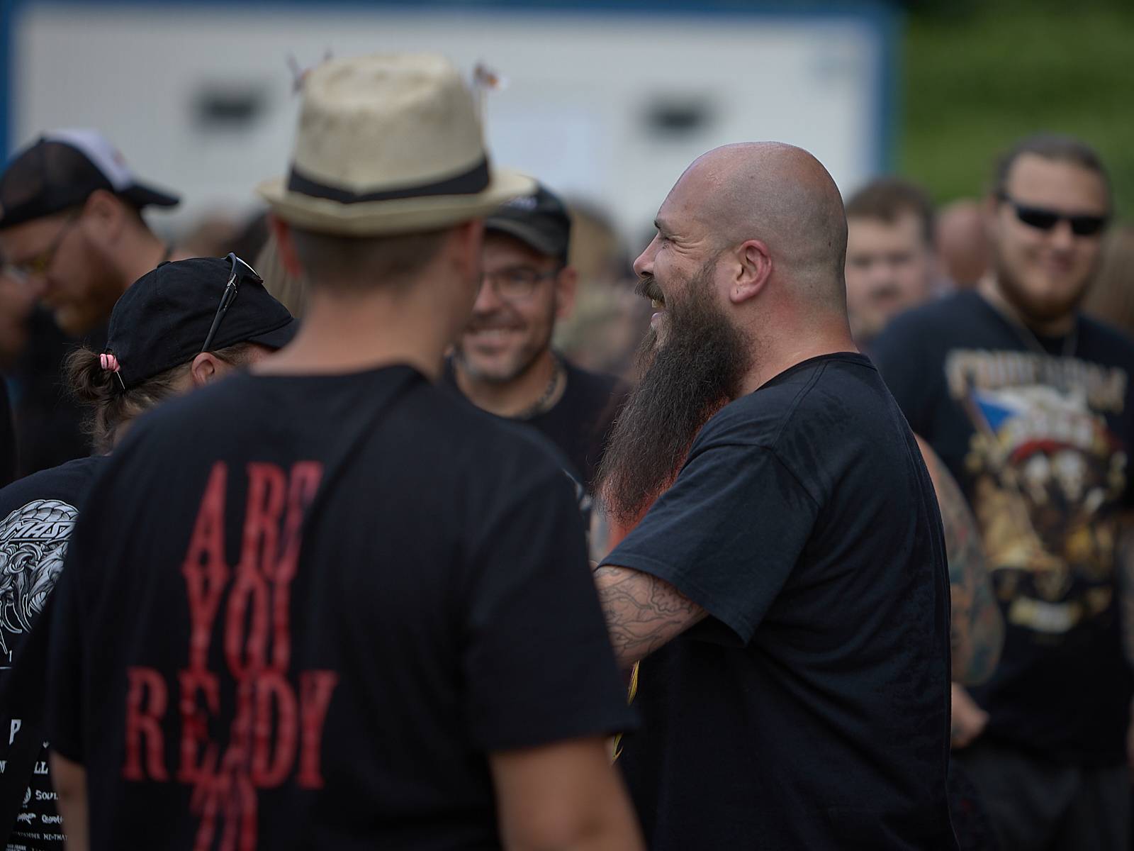 Masters of Rock, den čtvrtý: Ohnivé finále Powerwolf, skandování The HU a skákání s Korpiklaani