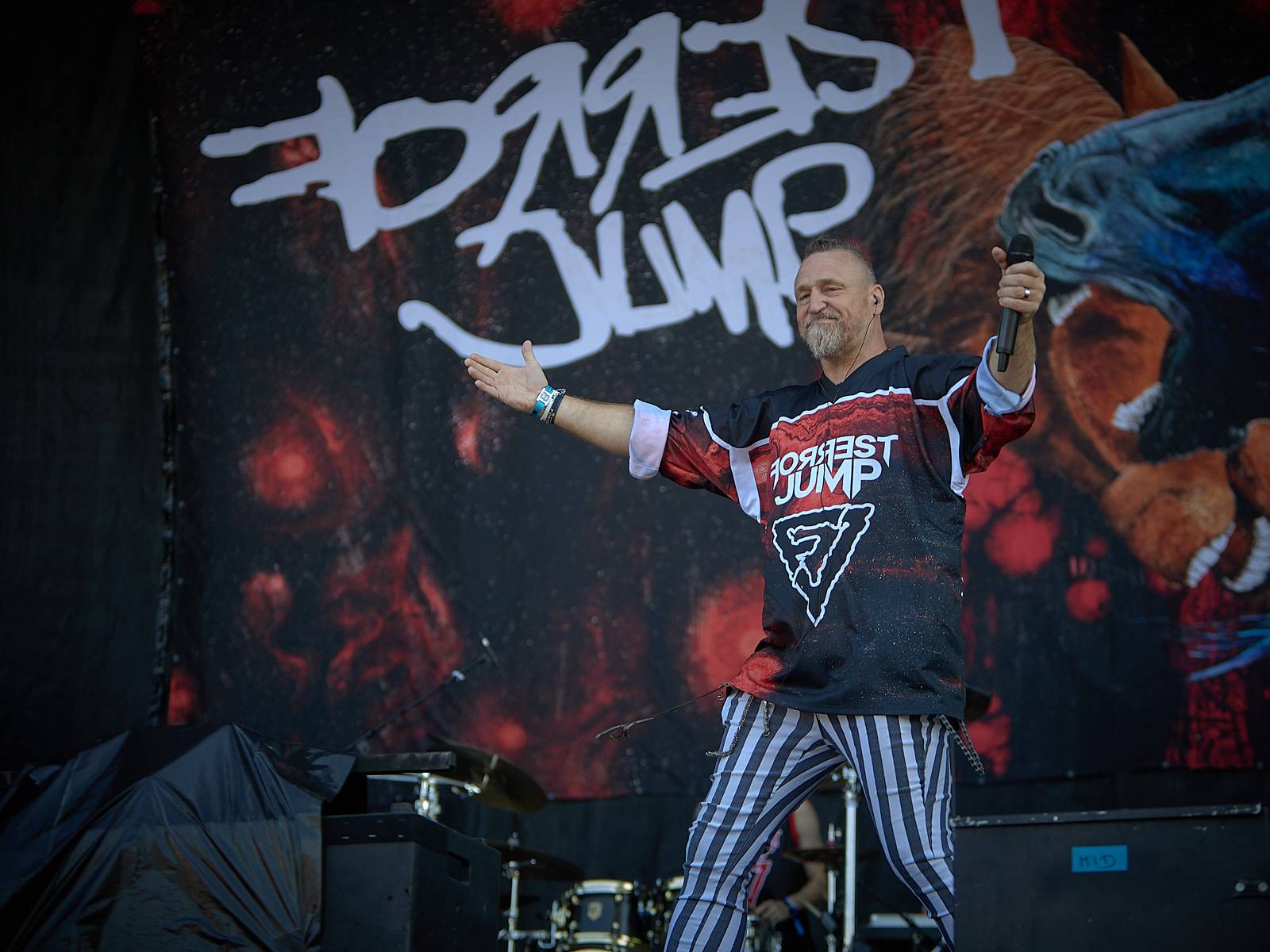 Masters of Rock, den čtvrtý: Ohnivé finále Powerwolf, skandování The HU a skákání s Korpiklaani