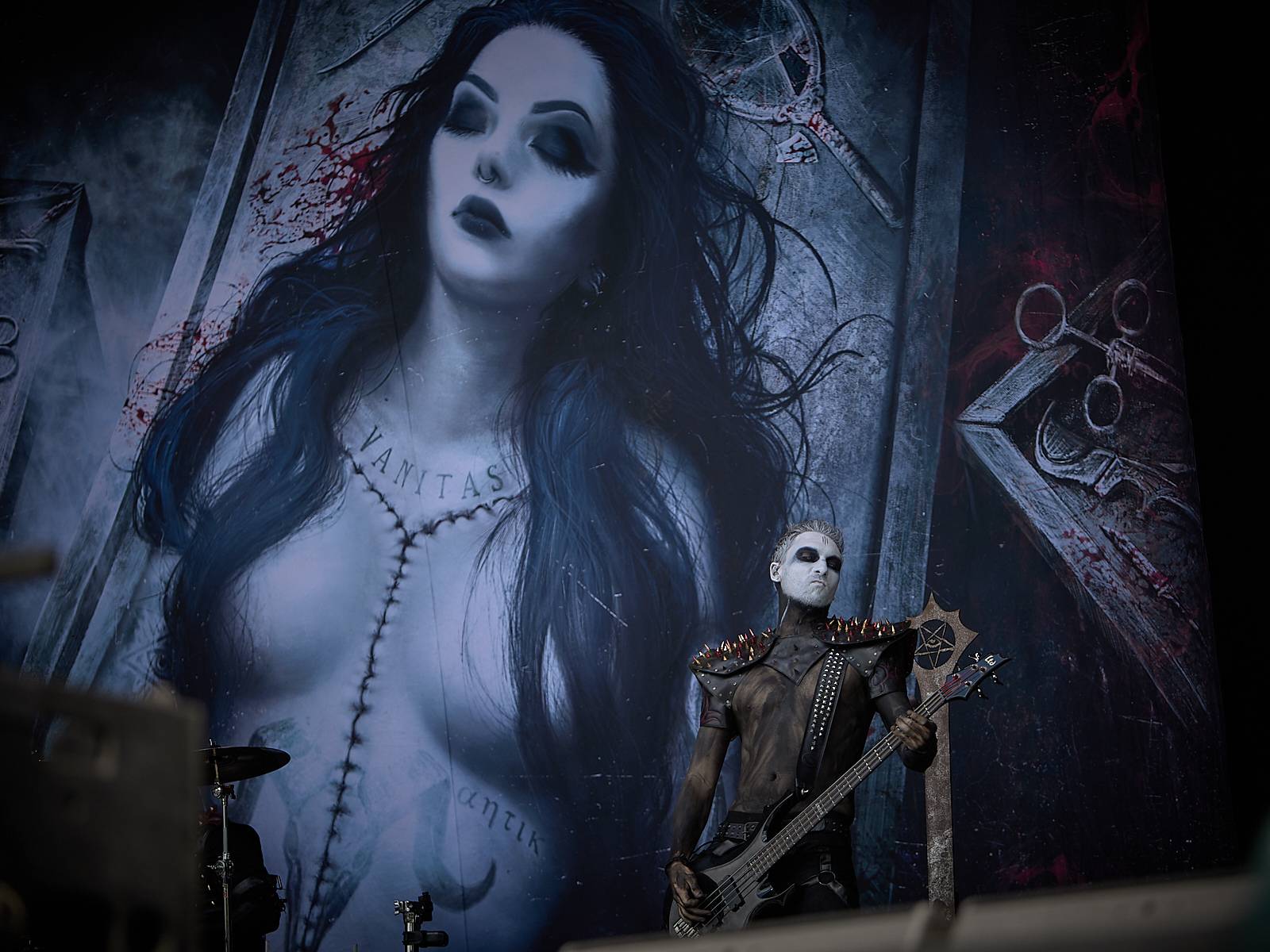 Masters of Rock, den čtvrtý: Ohnivé finále Powerwolf, skandování The HU a skákání s Korpiklaani