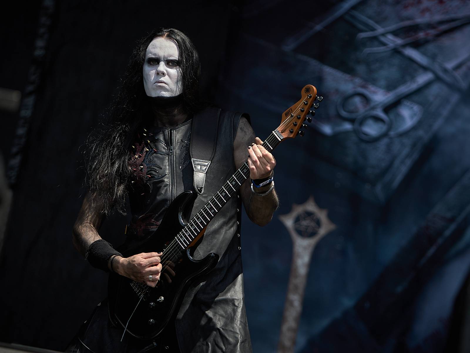 Masters of Rock, den čtvrtý: Ohnivé finále Powerwolf, skandování The HU a skákání s Korpiklaani