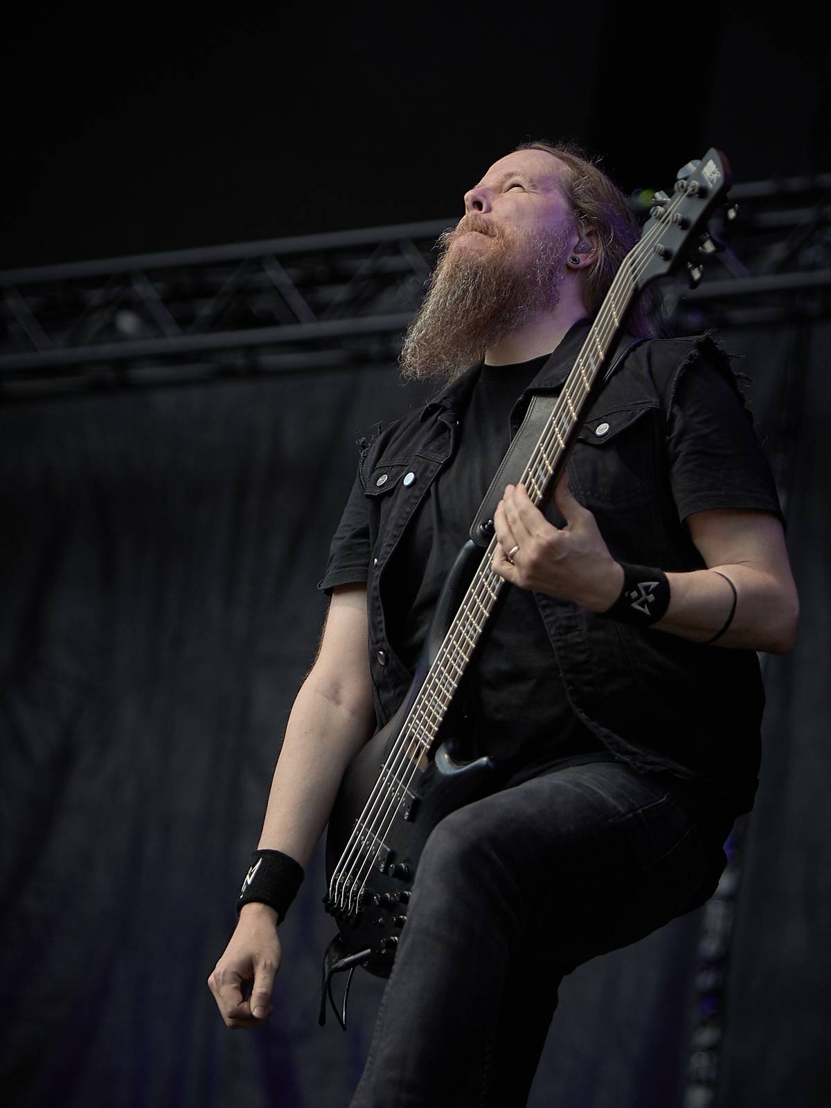 Masters of Rock, den čtvrtý: Ohnivé finále Powerwolf, skandování The HU a skákání s Korpiklaani