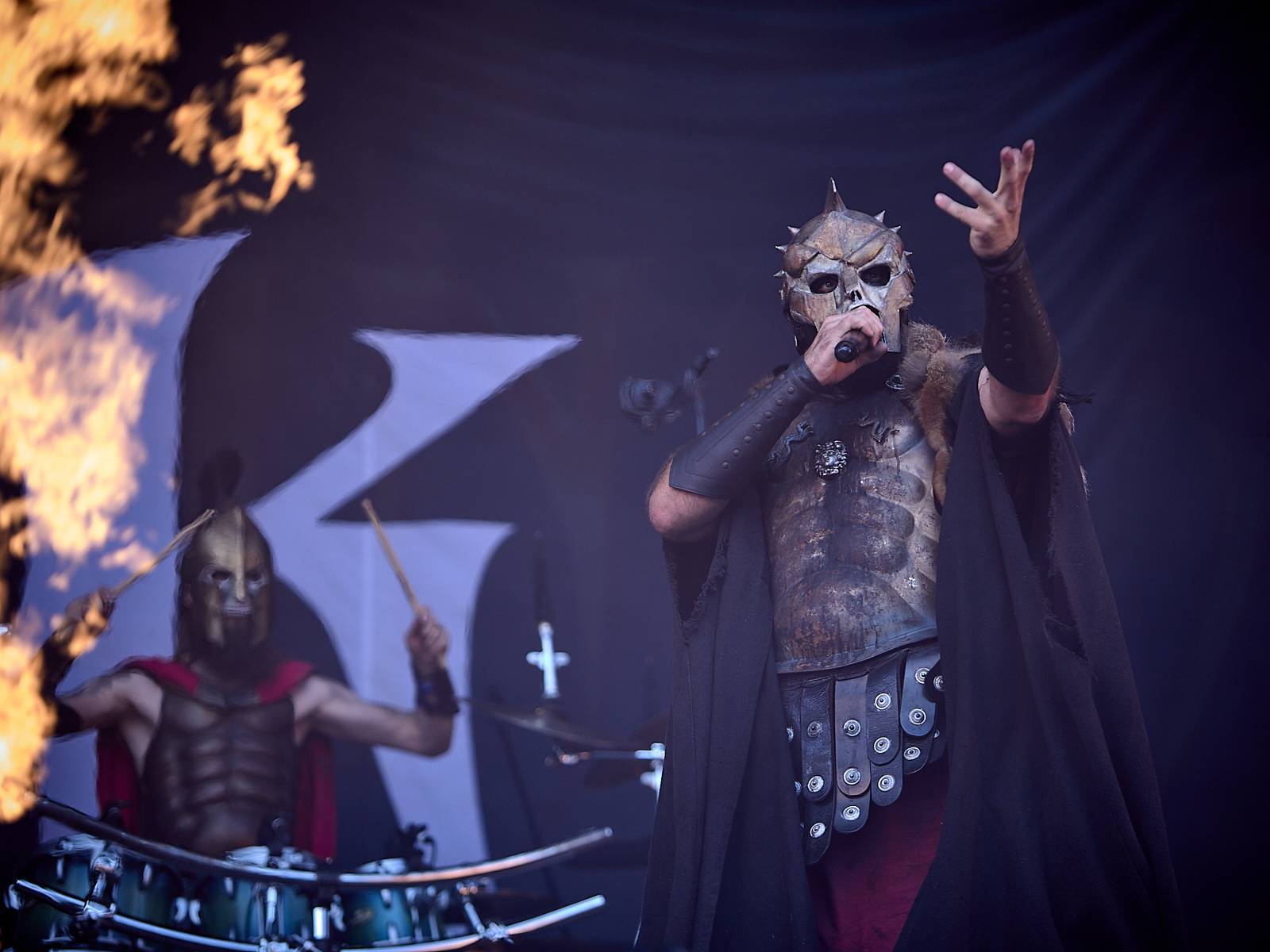 Masters of Rock, den čtvrtý: Ohnivé finále Powerwolf, skandování The HU a skákání s Korpiklaani