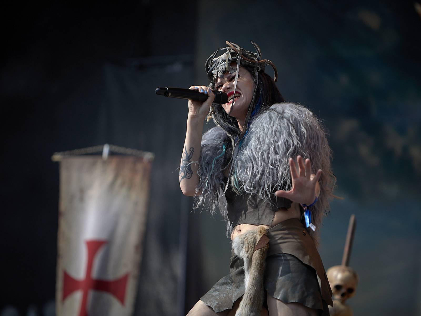 Masters of Rock, den čtvrtý: Ohnivé finále Powerwolf, skandování The HU a skákání s Korpiklaani