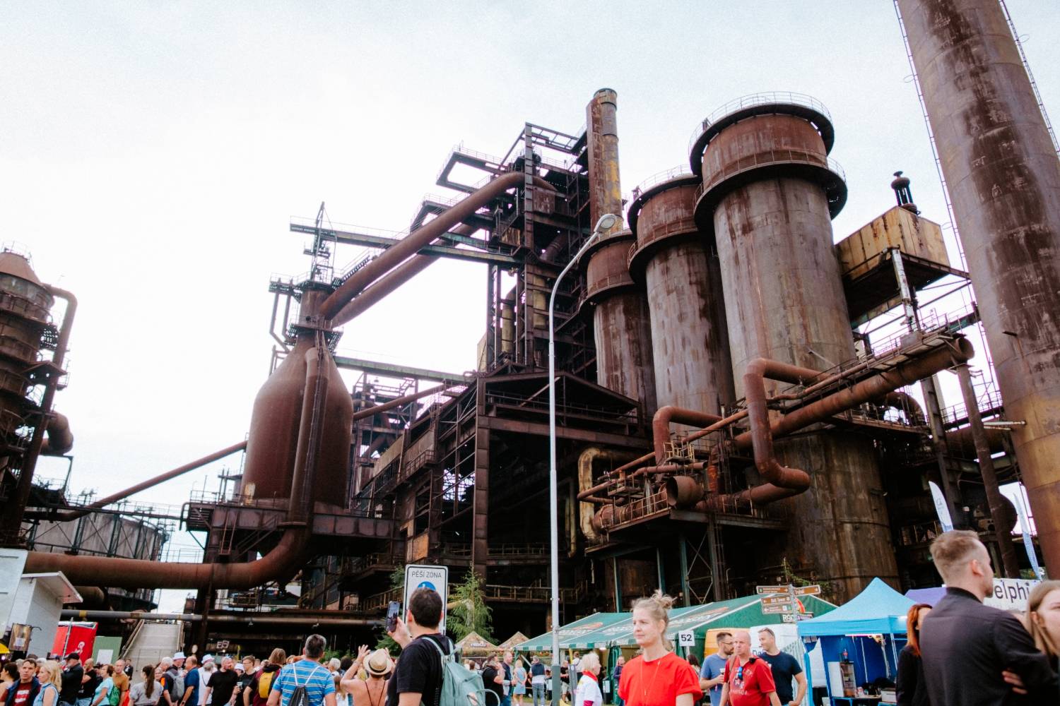 Festival Colours of Ostrava odstartoval. První den pod taktovkou Stinga, Shaggyho či Bena Cristovao se Sofianem Medjmedj