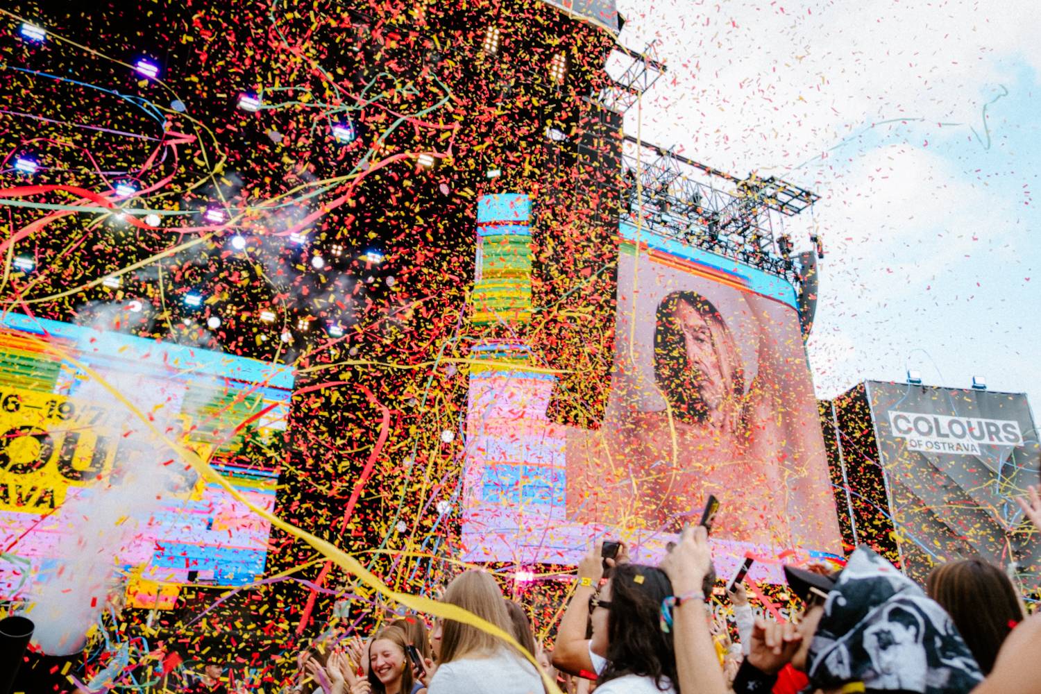 Festival Colours of Ostrava odstartoval. První den pod taktovkou Stinga, Shaggyho či Bena Cristovao se Sofianem Medjmedj