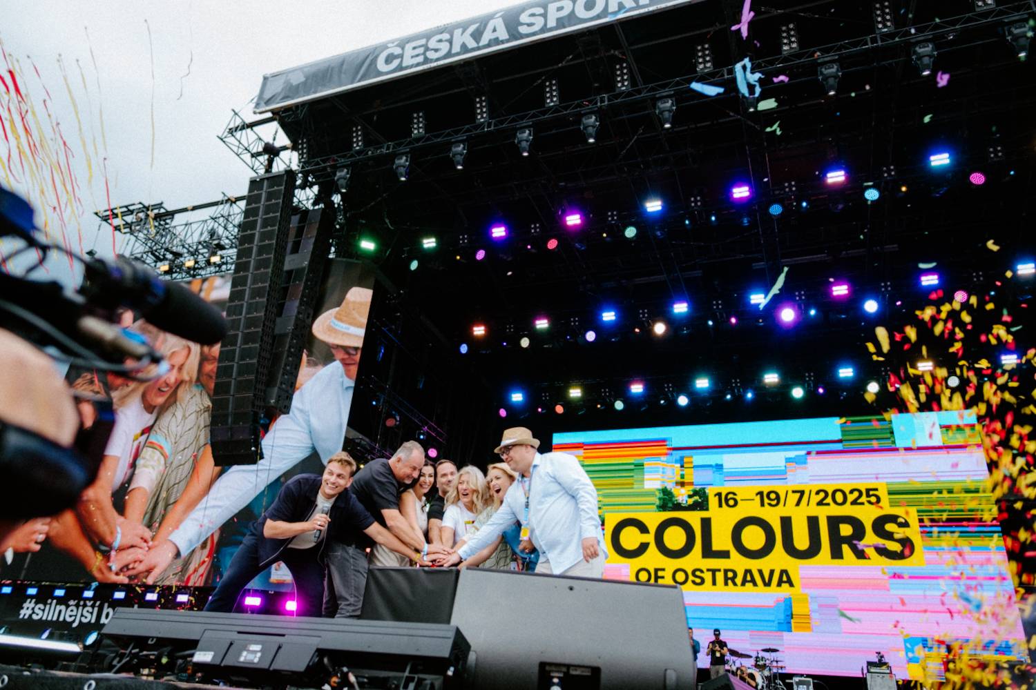 Festival Colours of Ostrava odstartoval. První den pod taktovkou Stinga, Shaggyho či Bena Cristovao se Sofianem Medjmedj