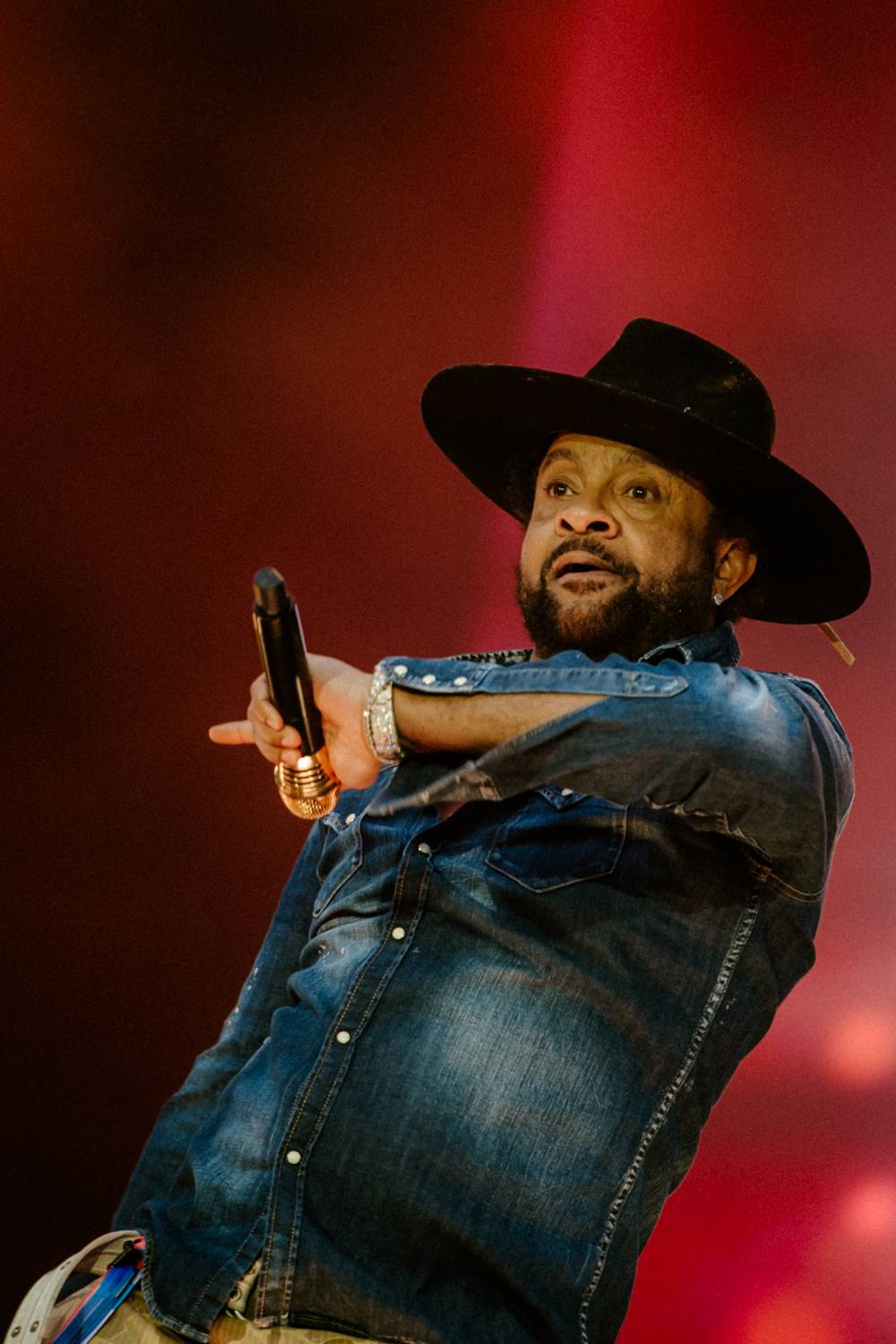 Festival Colours of Ostrava odstartoval. První den pod taktovkou Stinga, Shaggyho či Bena Cristovao se Sofianem Medjmedj