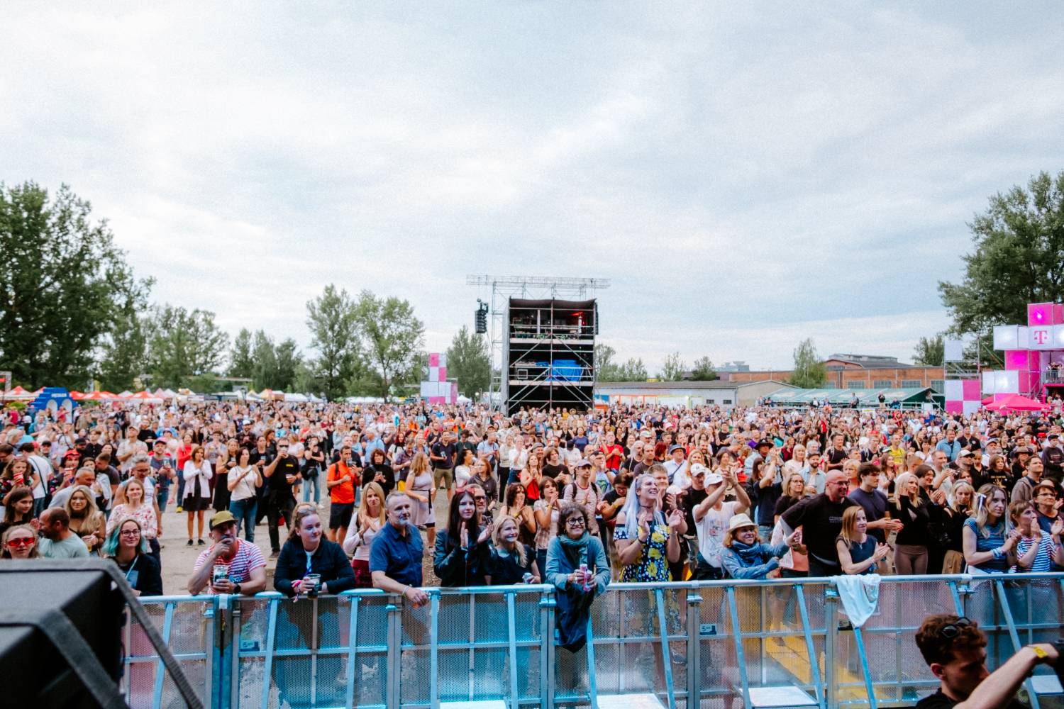 Festival Colours of Ostrava odstartoval. První den pod taktovkou Stinga, Shaggyho či Bena Cristovao se Sofianem Medjmedj
