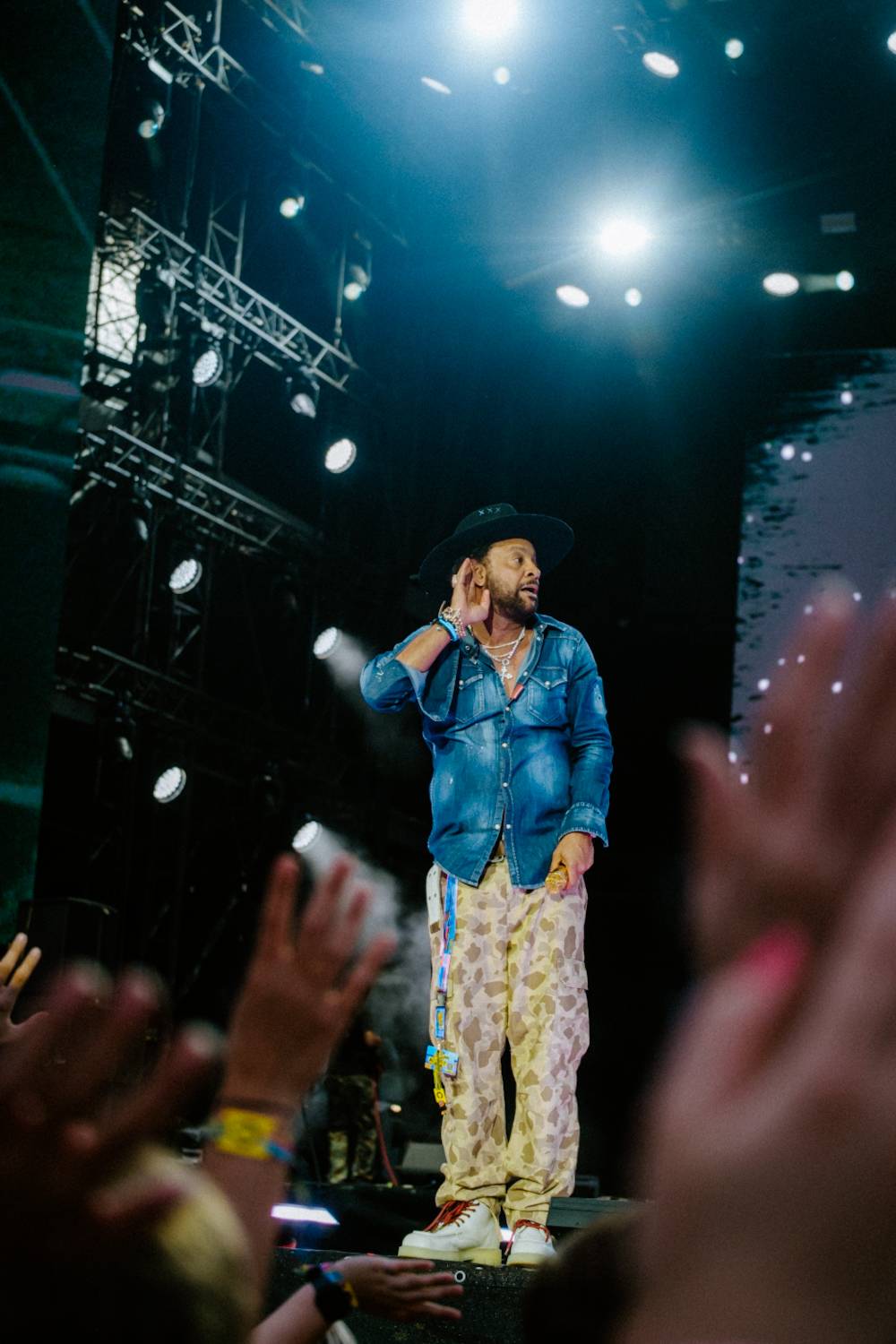 Festival Colours of Ostrava odstartoval. První den pod taktovkou Stinga, Shaggyho či Bena Cristovao se Sofianem Medjmedj