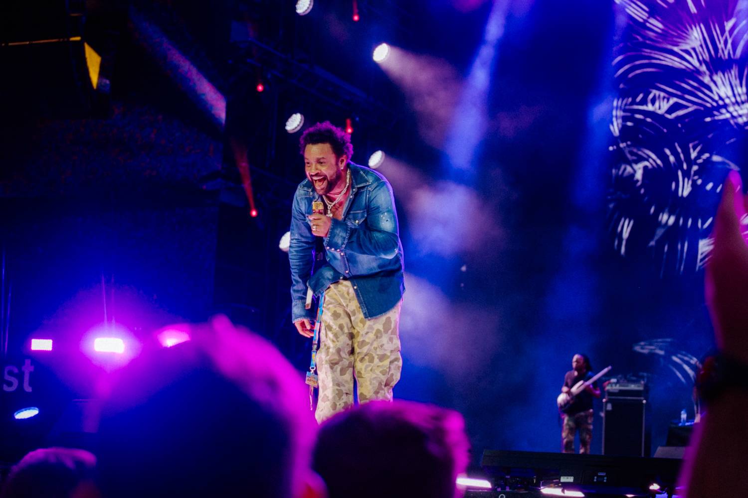 Festival Colours of Ostrava odstartoval. První den pod taktovkou Stinga, Shaggyho či Bena Cristovao se Sofianem Medjmedj