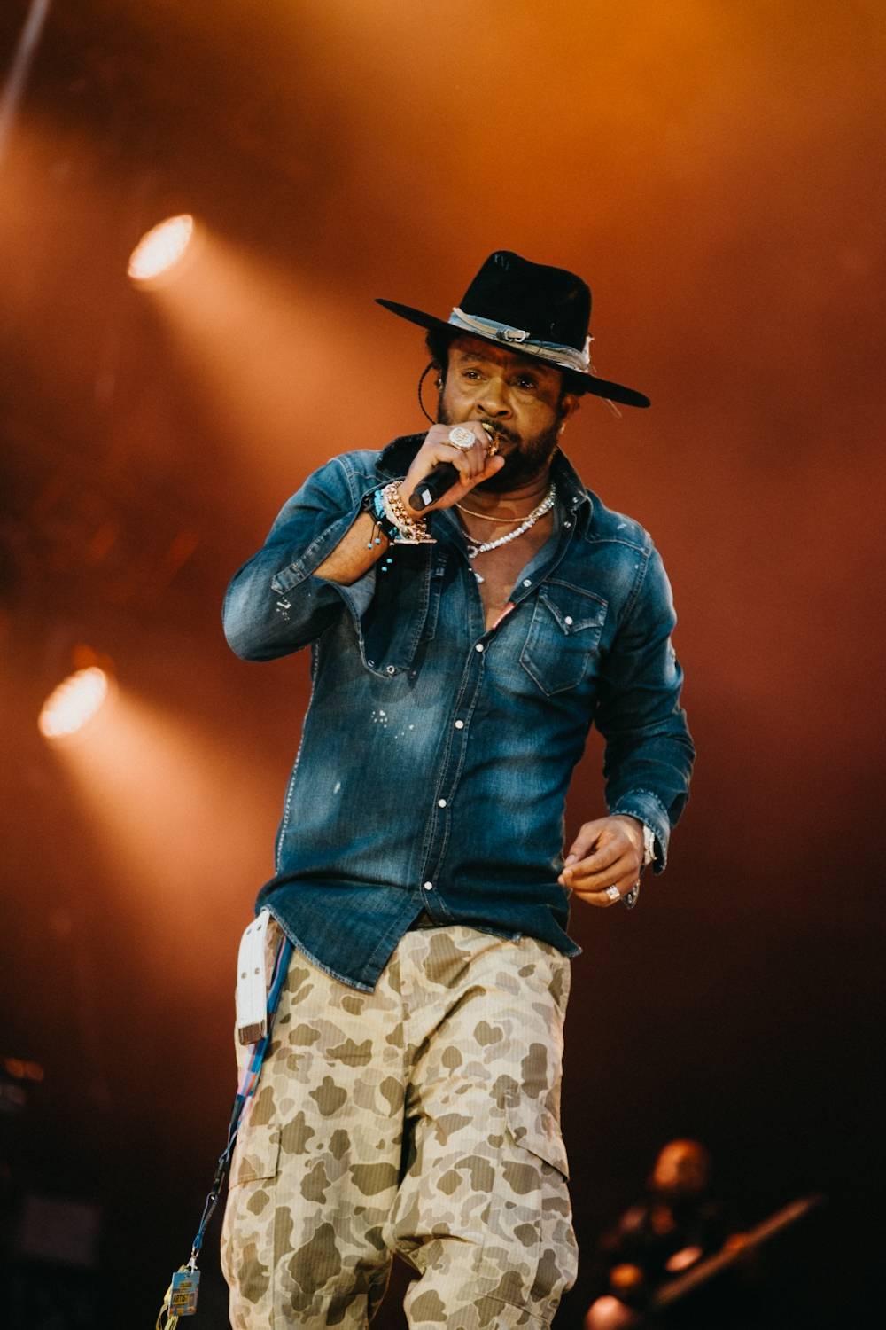 Festival Colours of Ostrava odstartoval. První den pod taktovkou Stinga, Shaggyho či Bena Cristovao se Sofianem Medjmedj