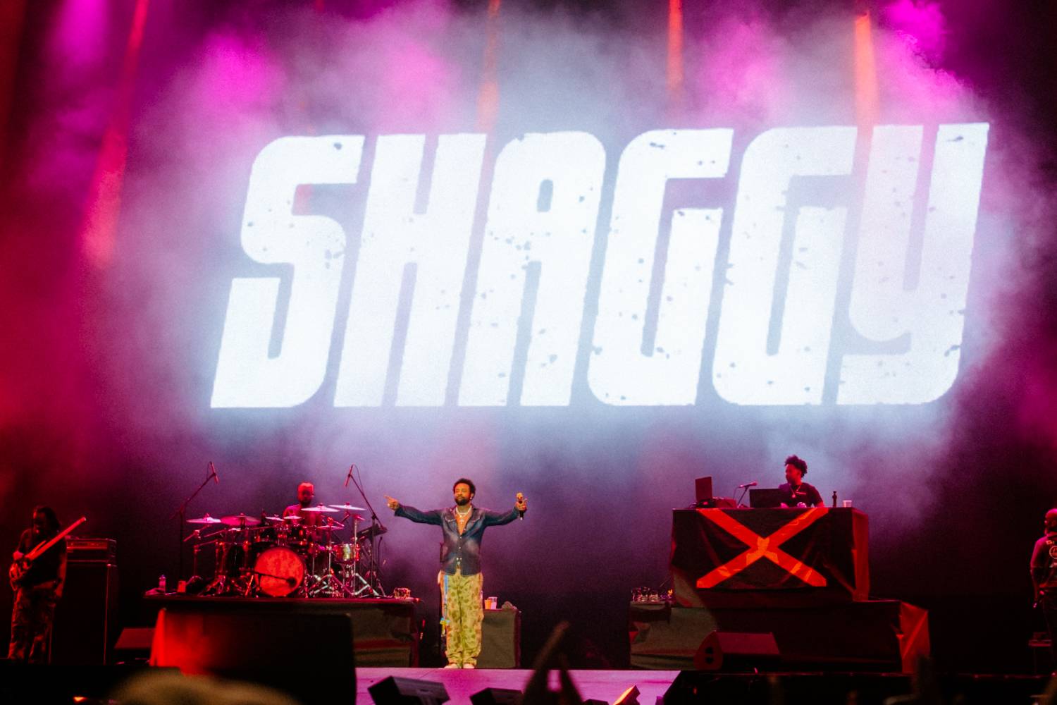 Festival Colours of Ostrava odstartoval. První den pod taktovkou Stinga, Shaggyho či Bena Cristovao se Sofianem Medjmedj