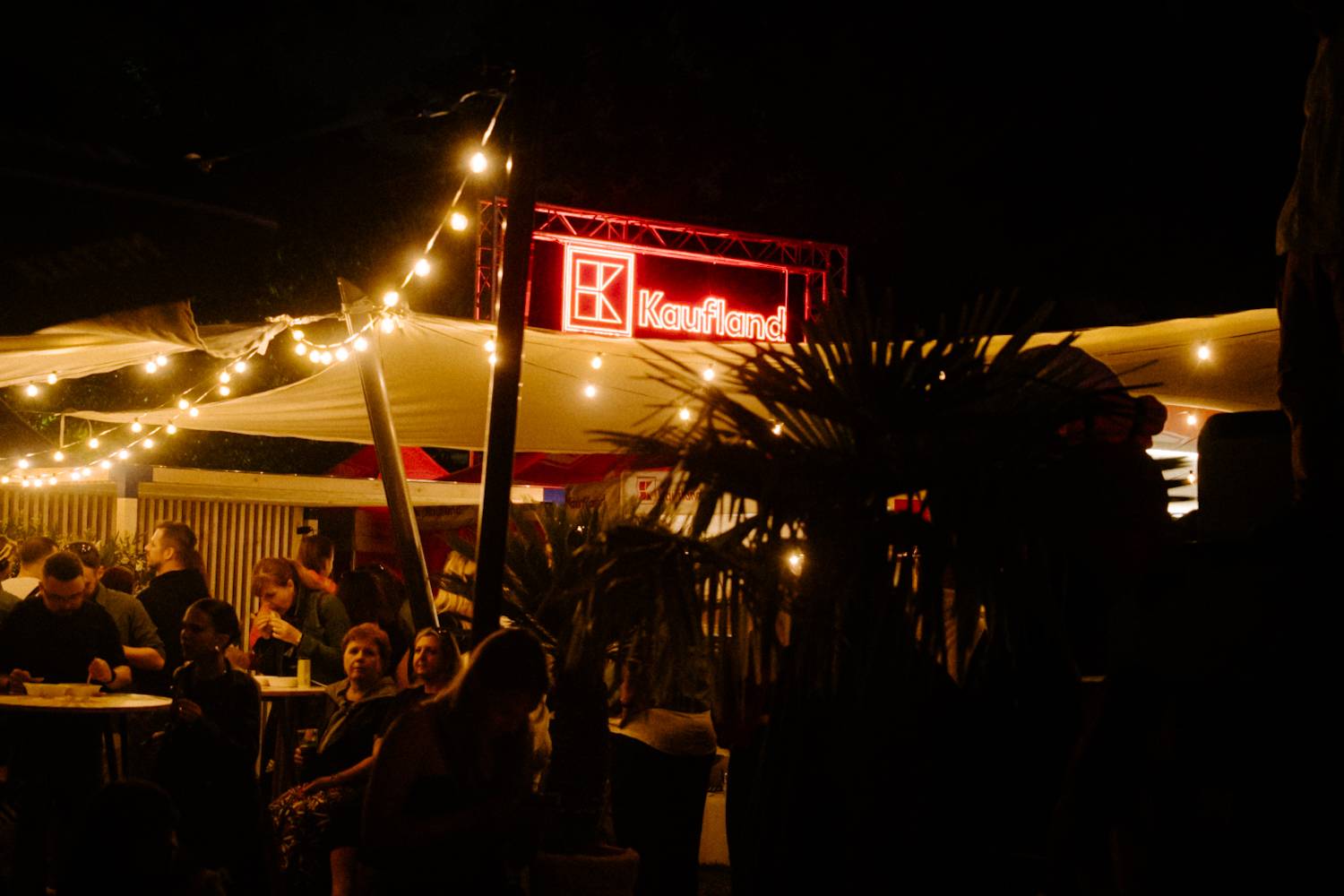 Festival Colours of Ostrava odstartoval. První den pod taktovkou Stinga, Shaggyho či Bena Cristovao se Sofianem Medjmedj