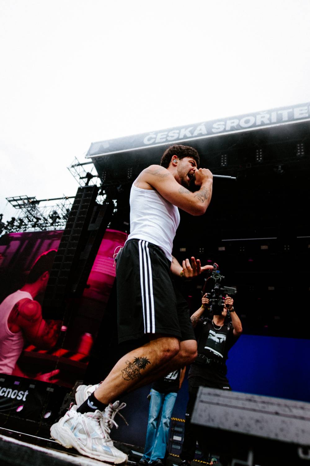 Druhý den řádili na Colours of Ostrava Calin, Finneas, rychlí kluci i Noga Erez