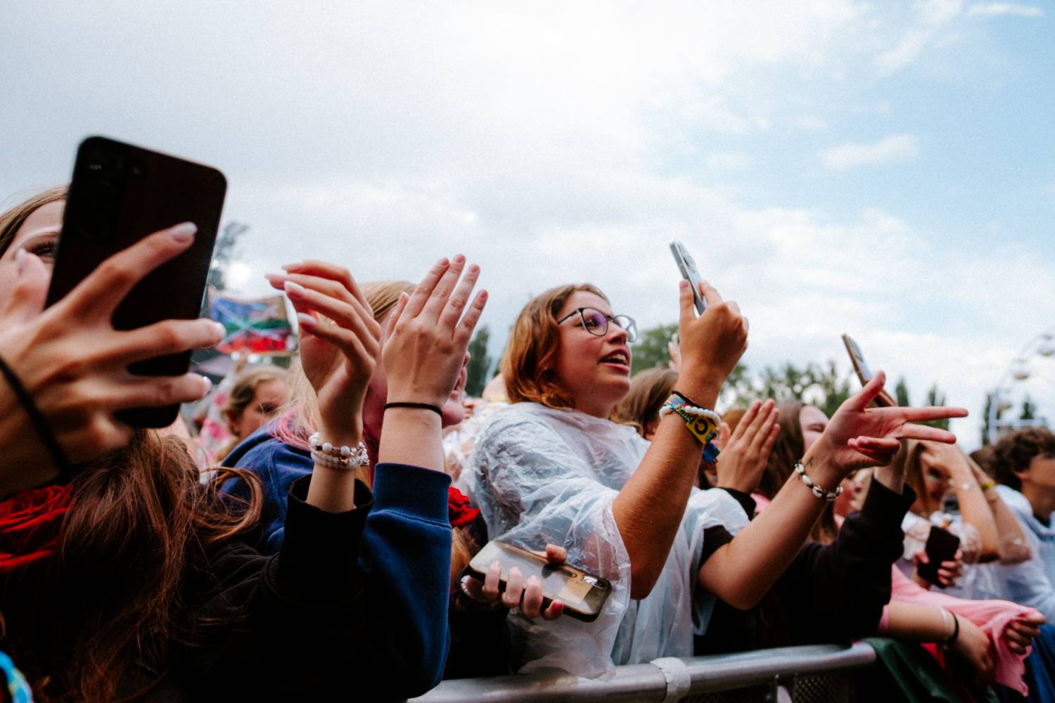 Druhý den řádili na Colours of Ostrava Calin, Finneas, rychlí kluci i Noga Erez