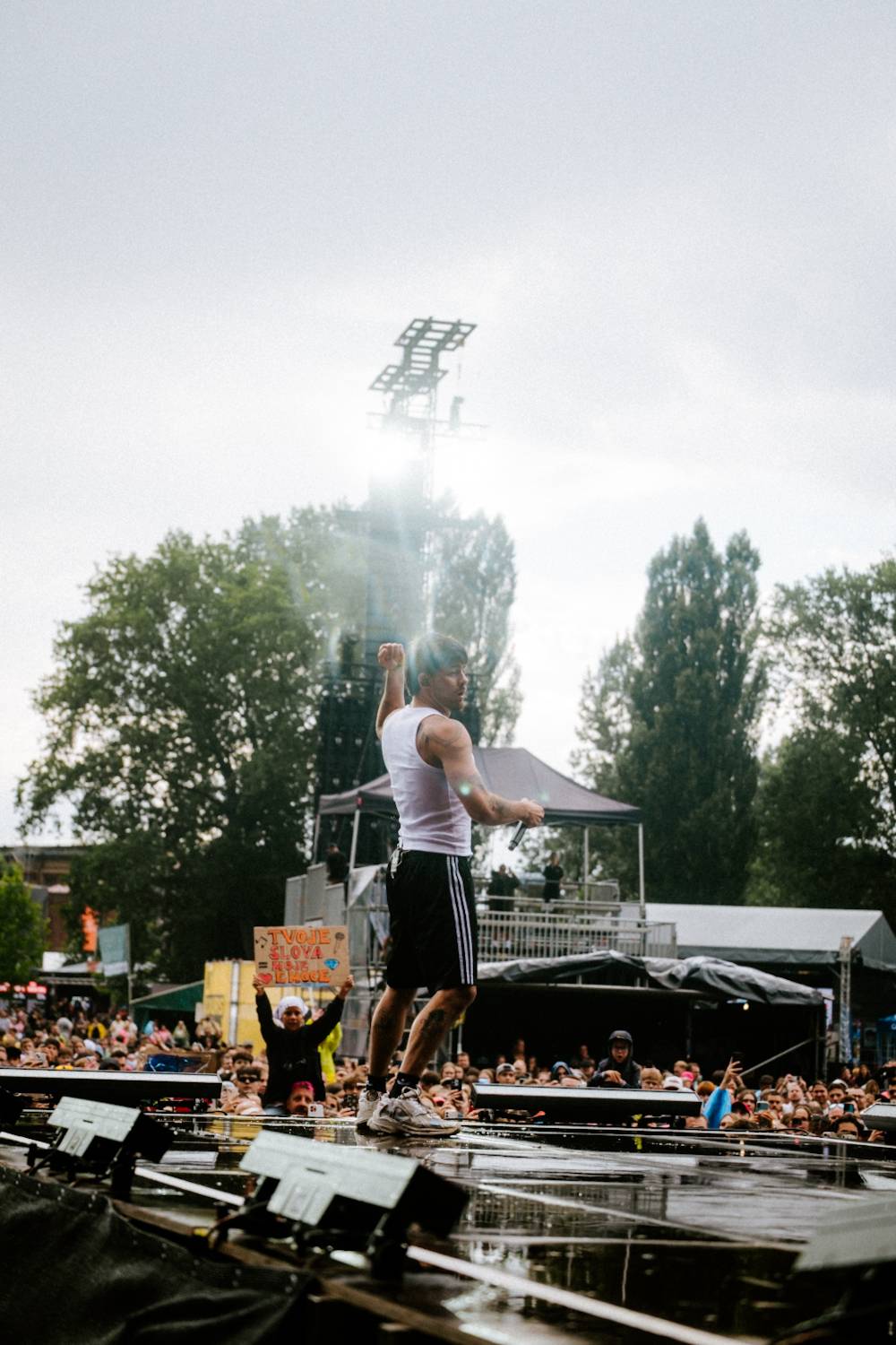 Druhý den řádili na Colours of Ostrava Calin, Finneas, rychlí kluci i Noga Erez