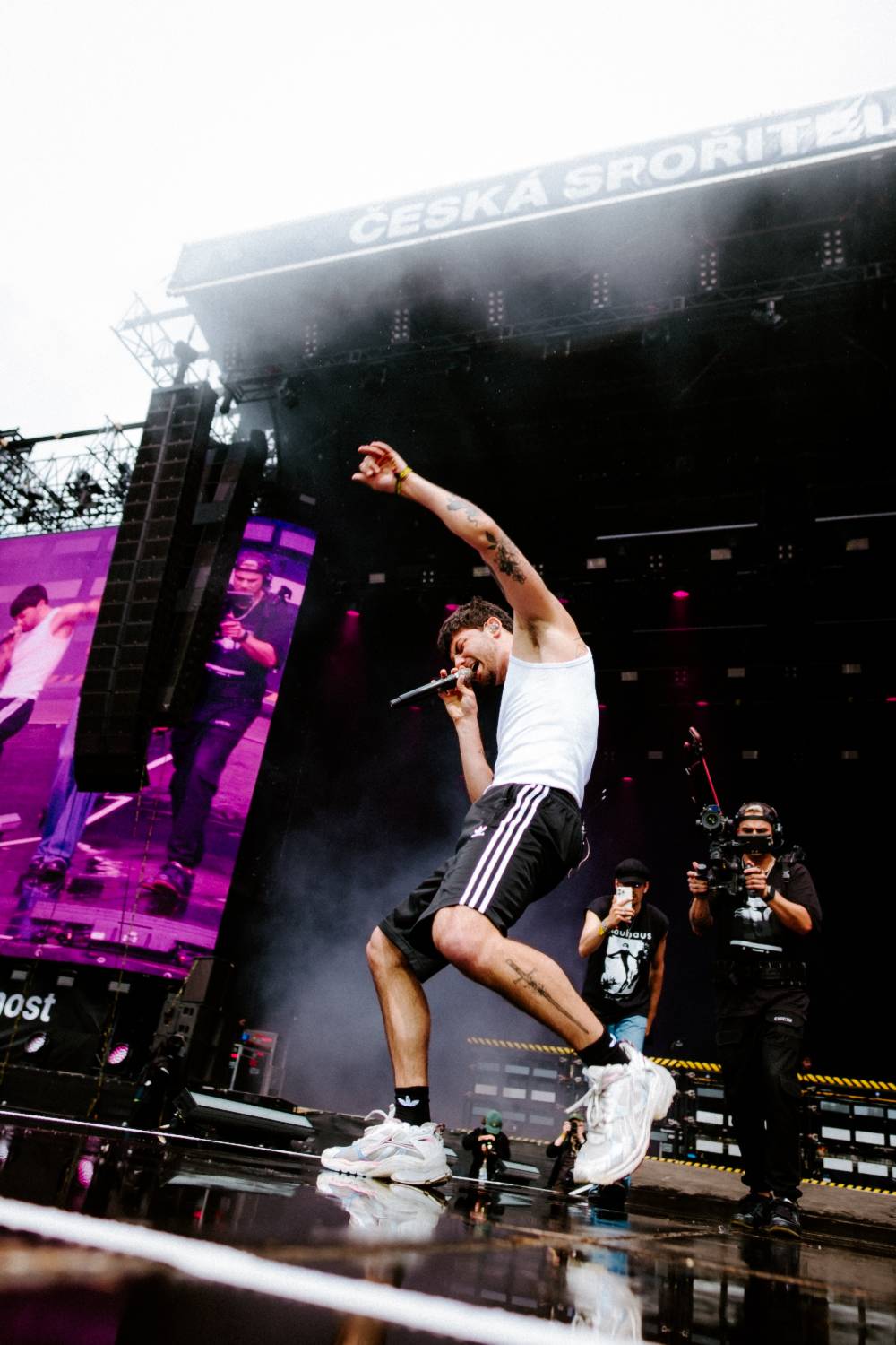 Druhý den řádili na Colours of Ostrava Calin, Finneas, rychlí kluci i Noga Erez