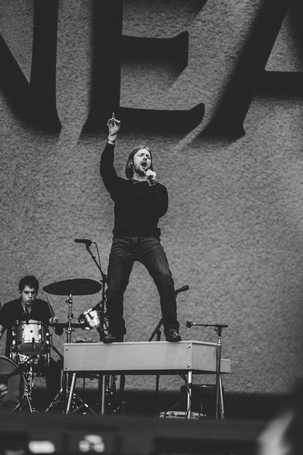 Druhý den řádili na Colours of Ostrava Calin, Finneas, rychlí kluci i Noga Erez