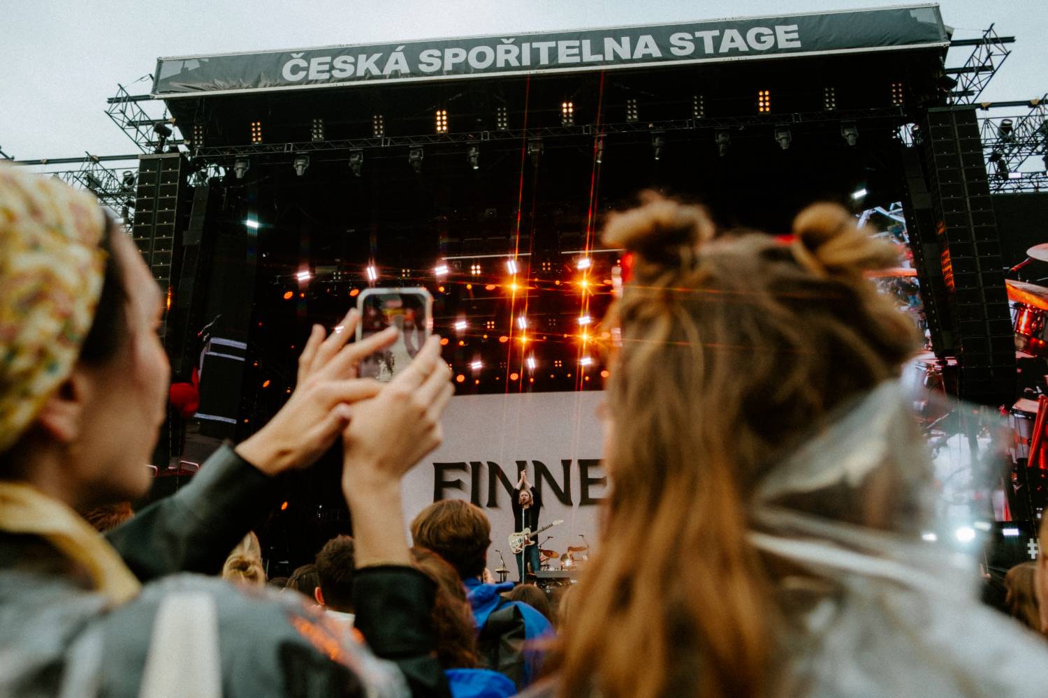 Druhý den řádili na Colours of Ostrava Calin, Finneas, rychlí kluci i Noga Erez