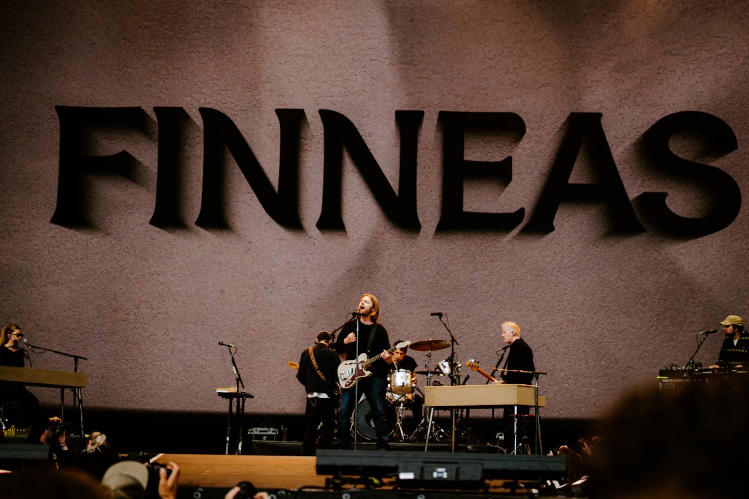 Druhý den řádili na Colours of Ostrava Calin, Finneas, rychlí kluci i Noga Erez