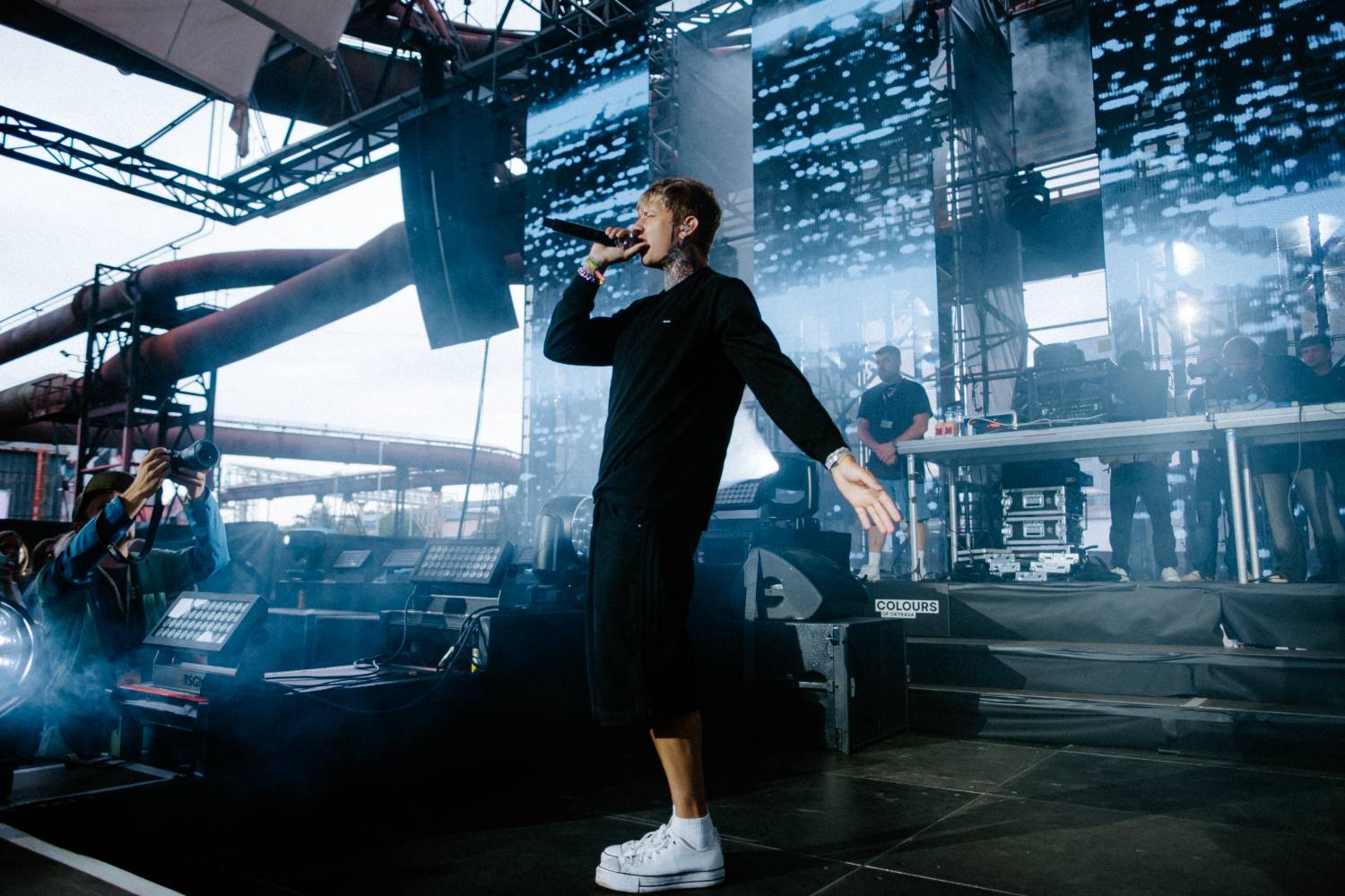 Druhý den řádili na Colours of Ostrava Calin, Finneas, rychlí kluci i Noga Erez